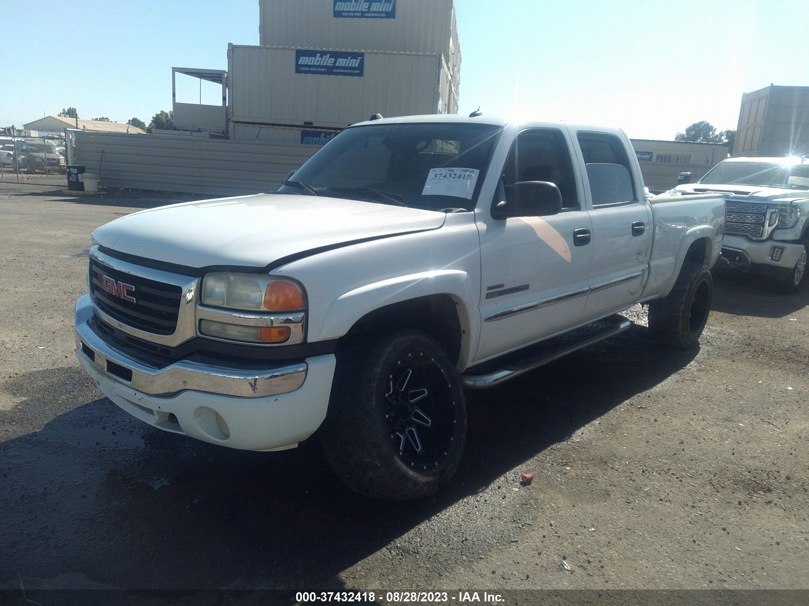 Photo 1 VIN: 1GTHK23245F969827 - GMC SIERRA 