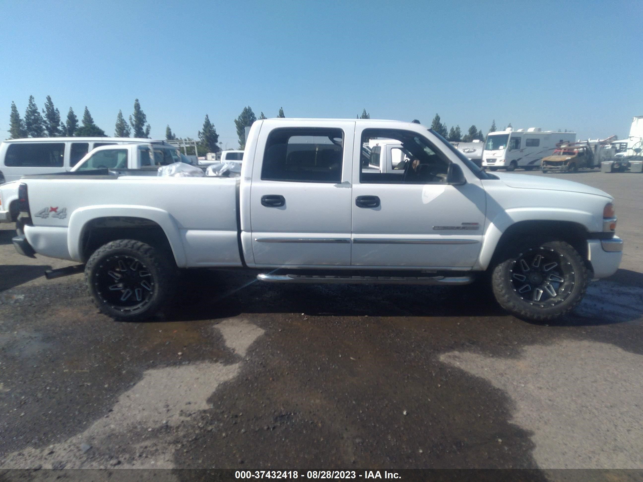 Photo 12 VIN: 1GTHK23245F969827 - GMC SIERRA 