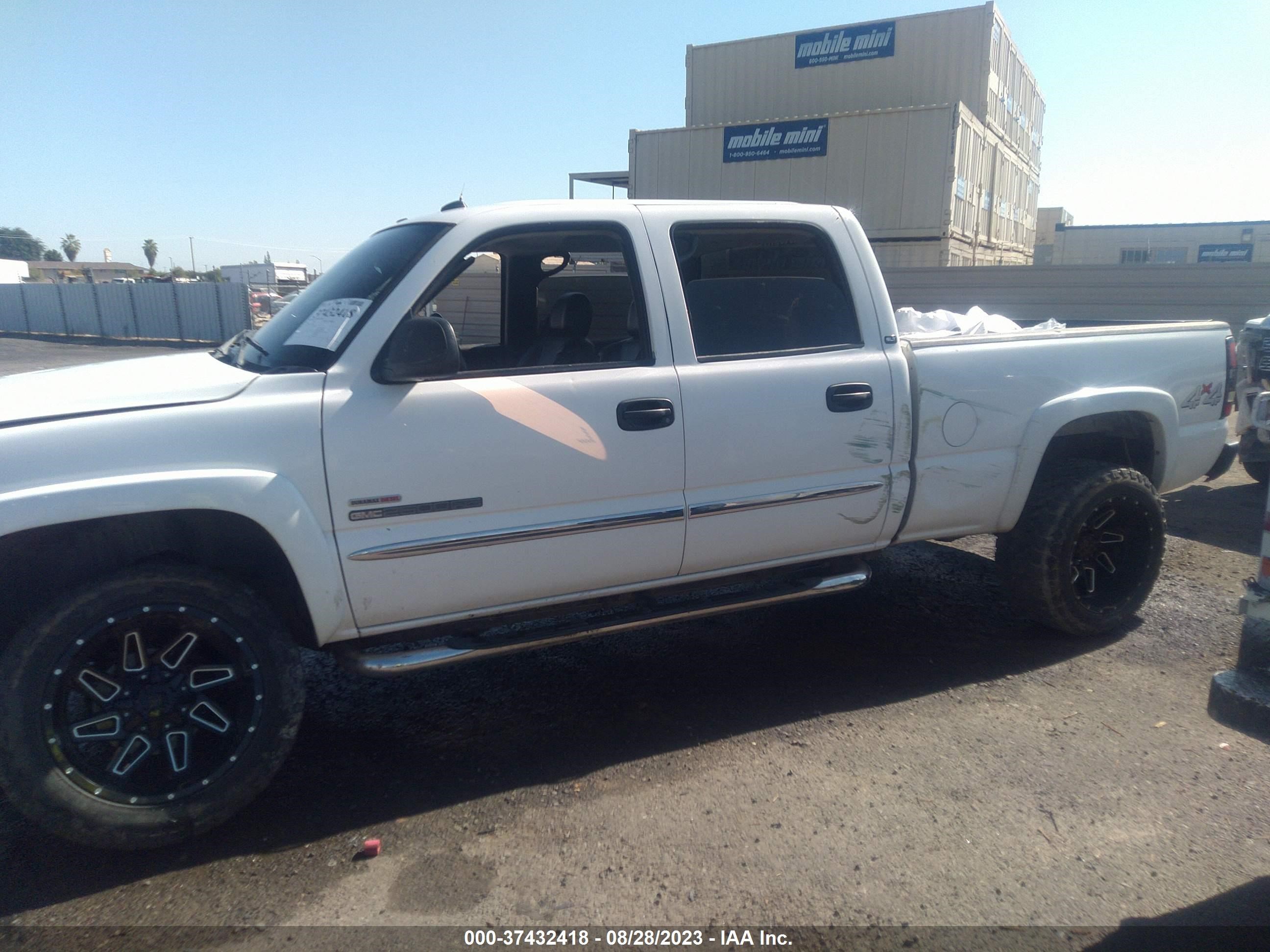 Photo 13 VIN: 1GTHK23245F969827 - GMC SIERRA 