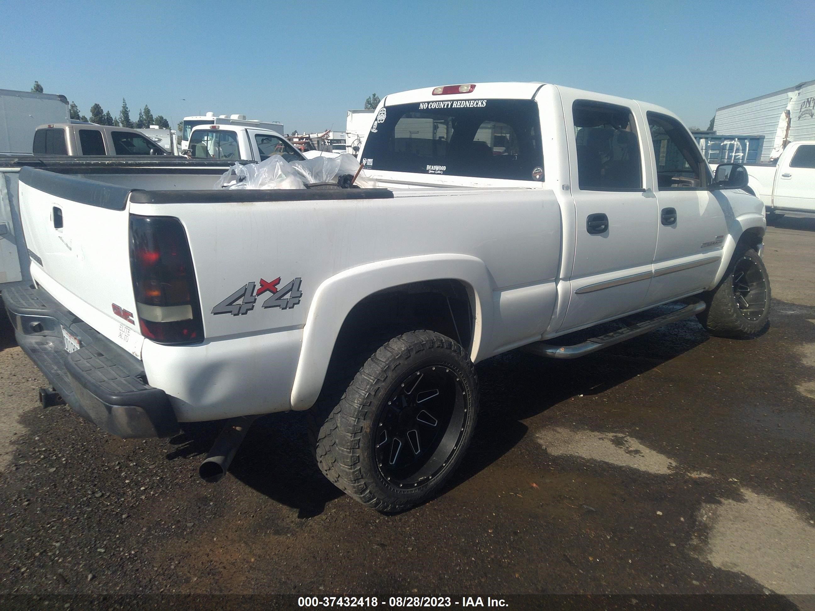 Photo 3 VIN: 1GTHK23245F969827 - GMC SIERRA 