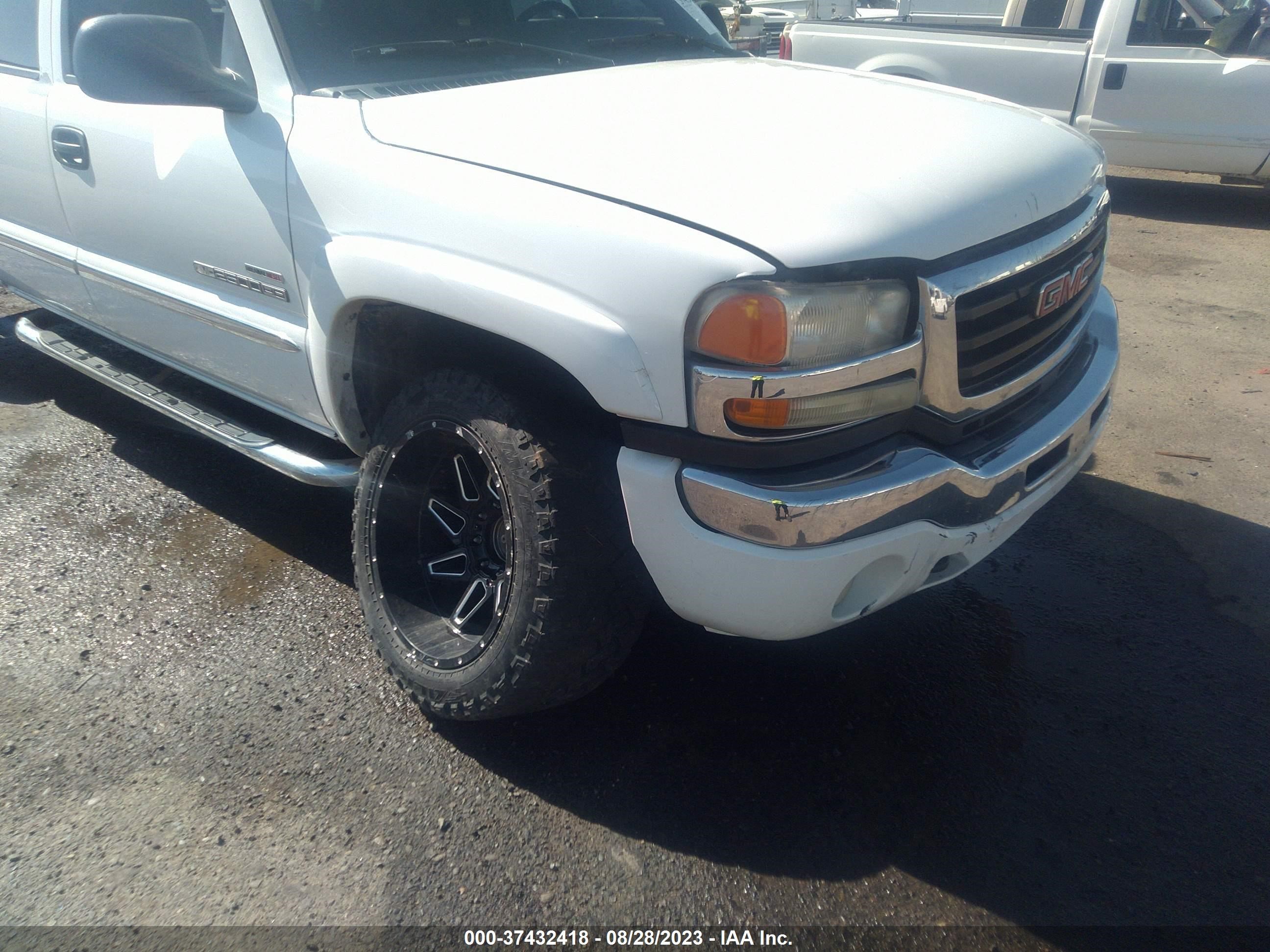 Photo 5 VIN: 1GTHK23245F969827 - GMC SIERRA 