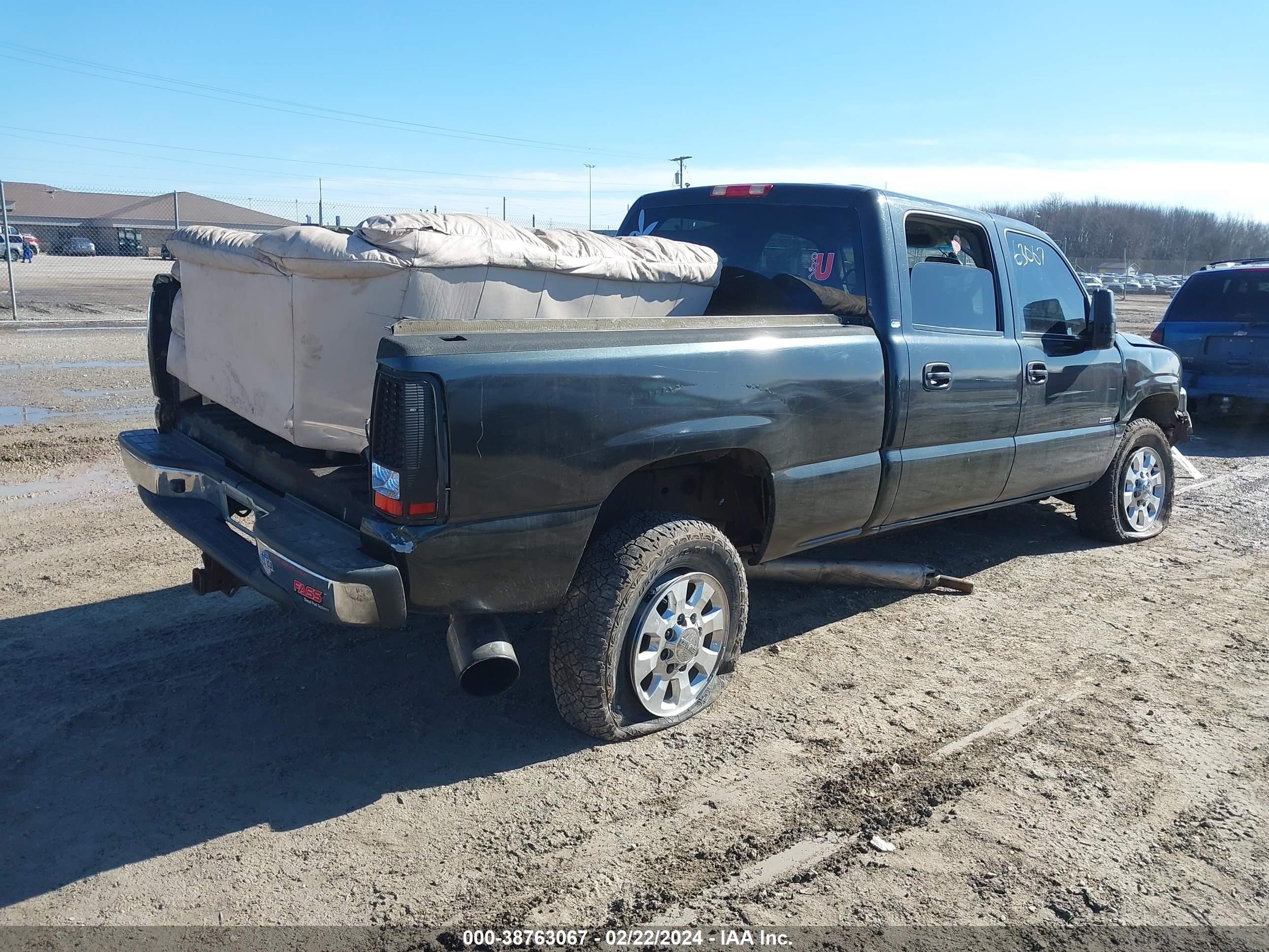 Photo 3 VIN: 1GTHK23254F252531 - GMC SIERRA 