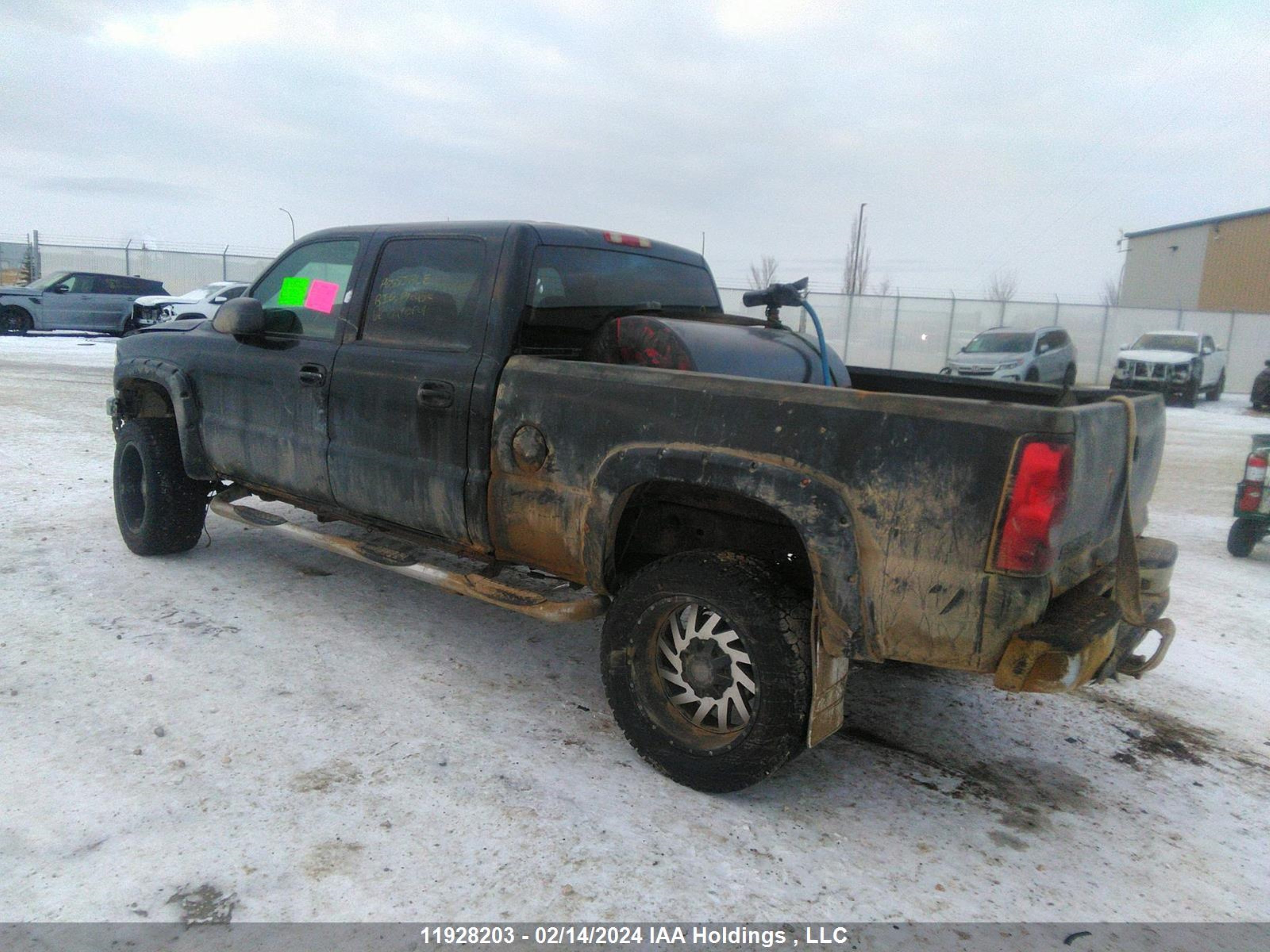 Photo 2 VIN: 1GTHK23255F937470 - GMC SIERRA 