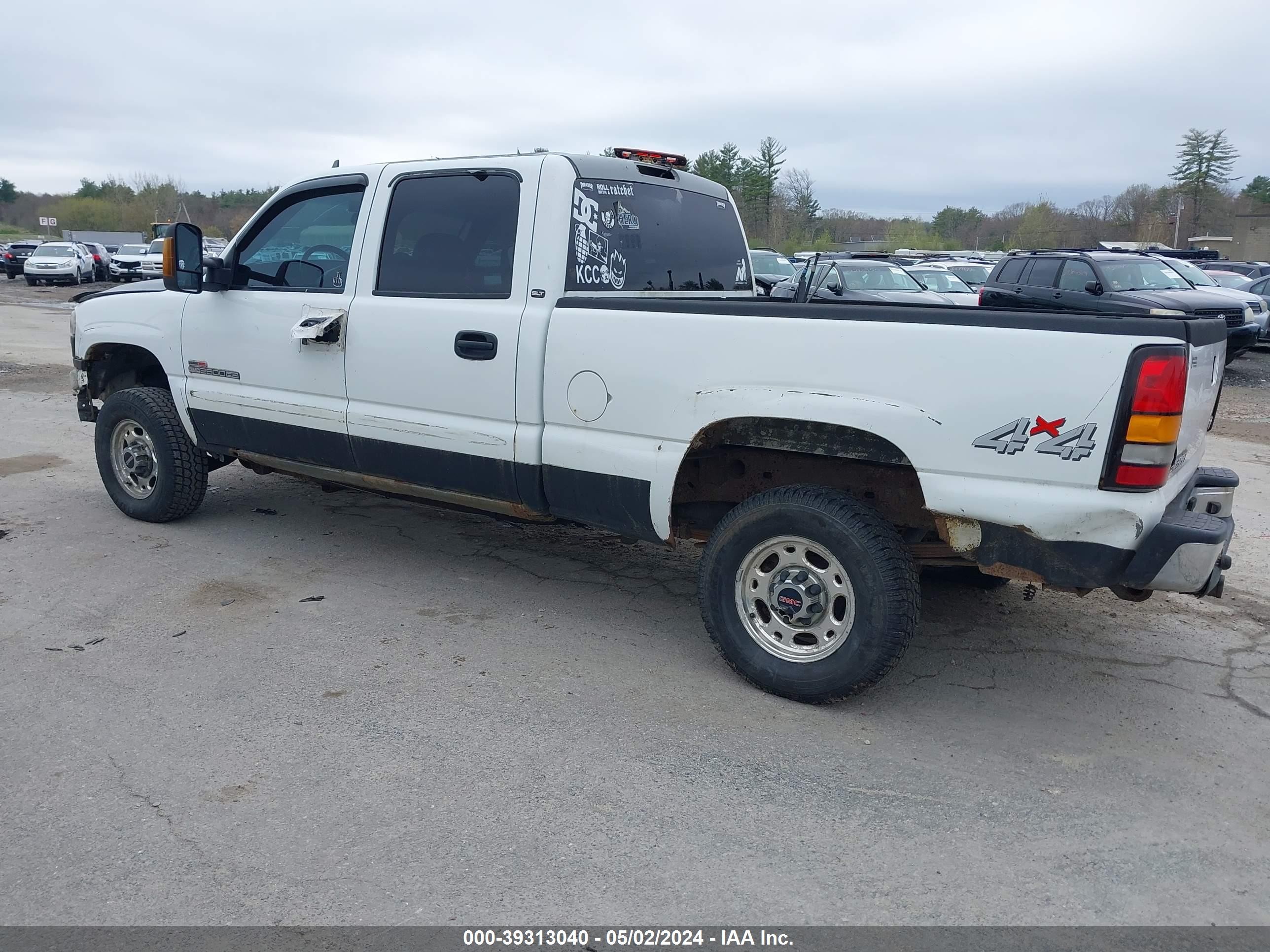 Photo 2 VIN: 1GTHK23256F124762 - GMC SIERRA 