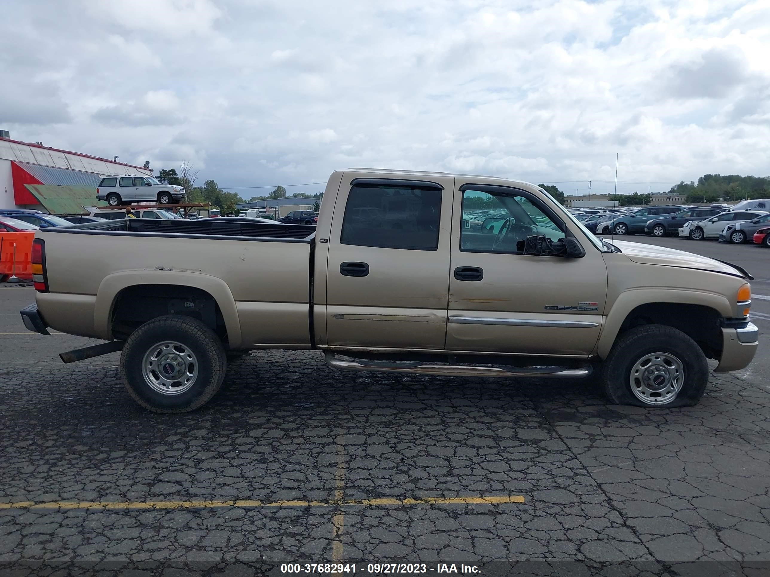 Photo 12 VIN: 1GTHK23265F844229 - GMC SIERRA 