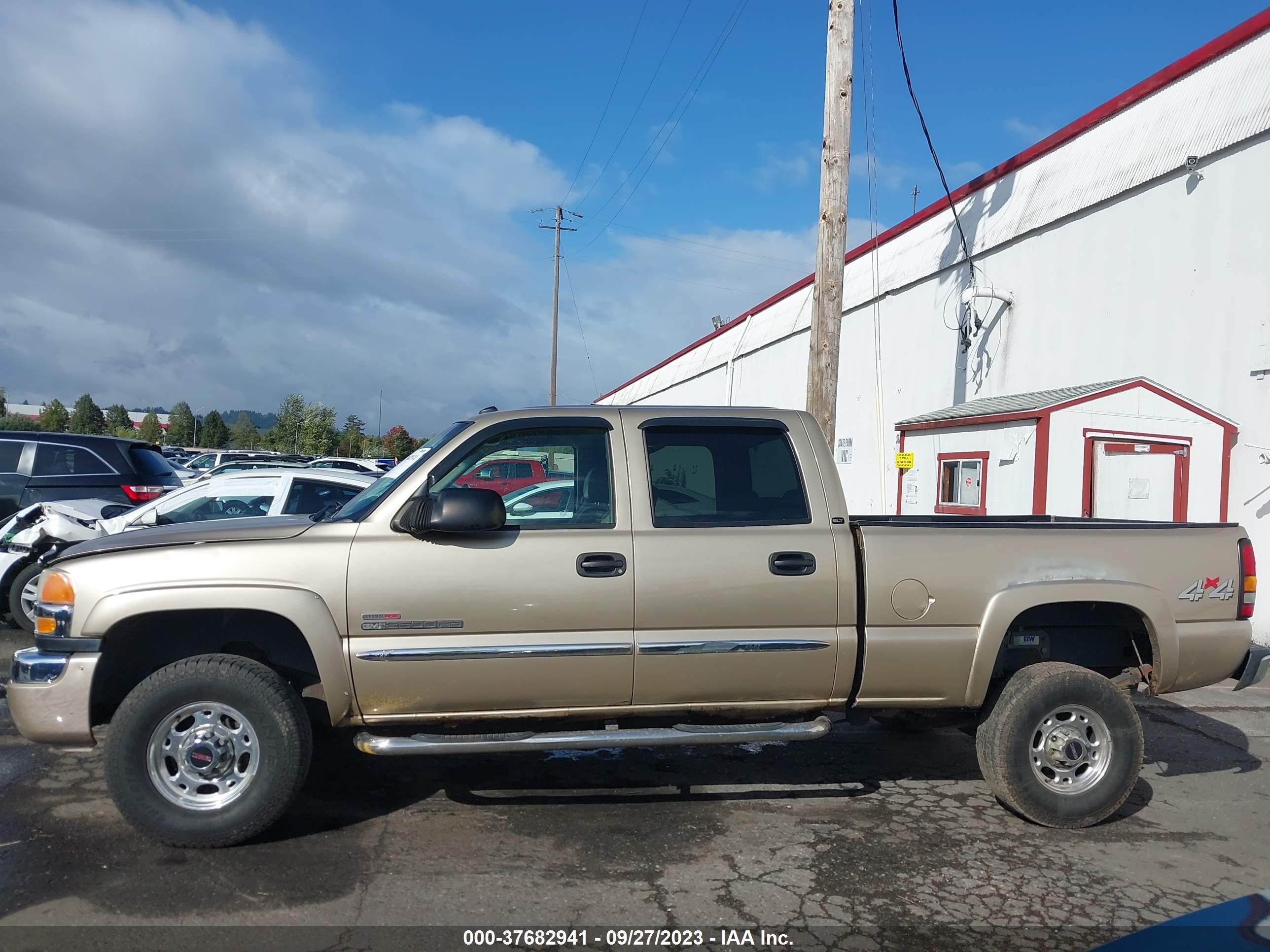 Photo 13 VIN: 1GTHK23265F844229 - GMC SIERRA 