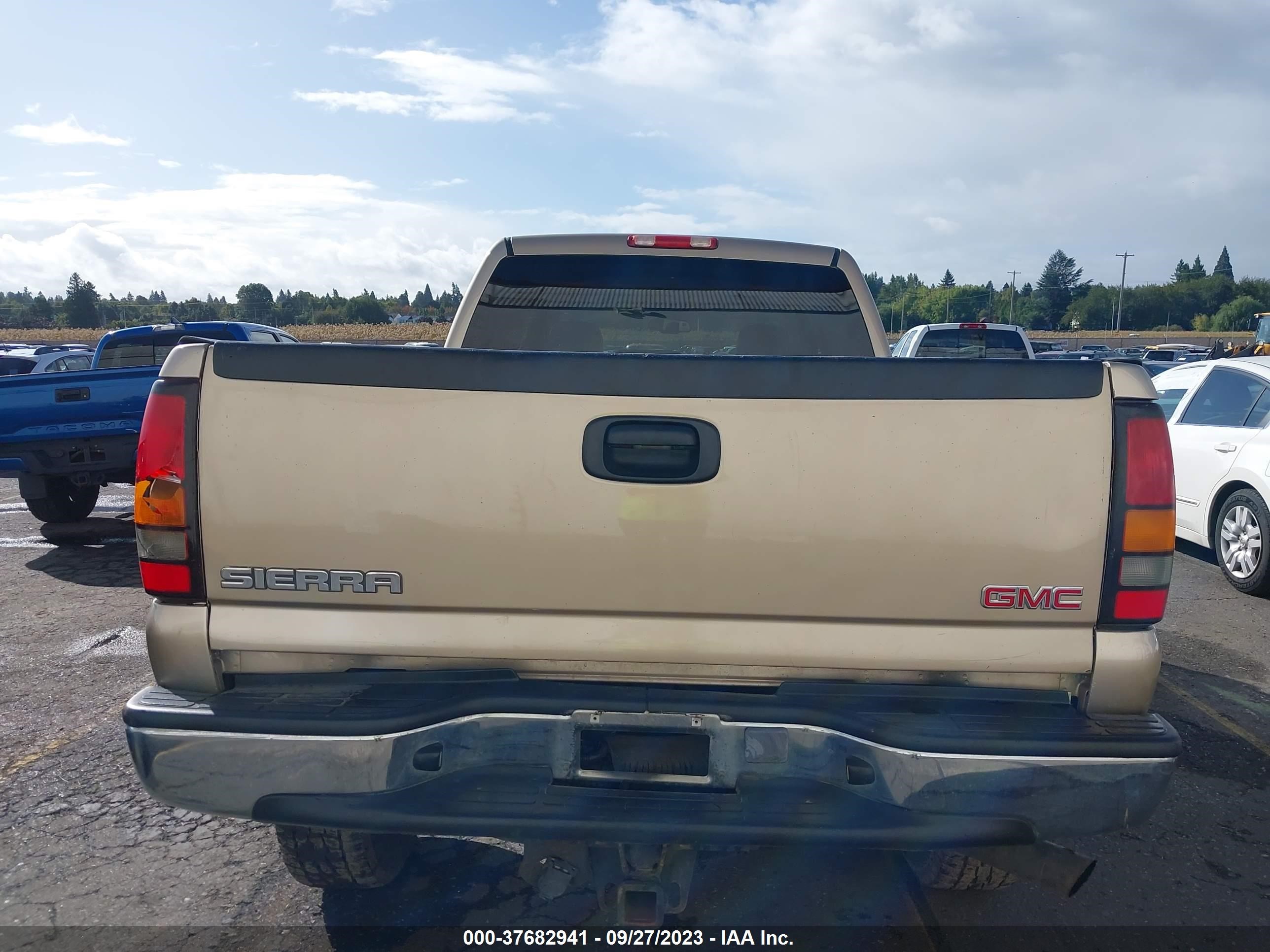 Photo 15 VIN: 1GTHK23265F844229 - GMC SIERRA 