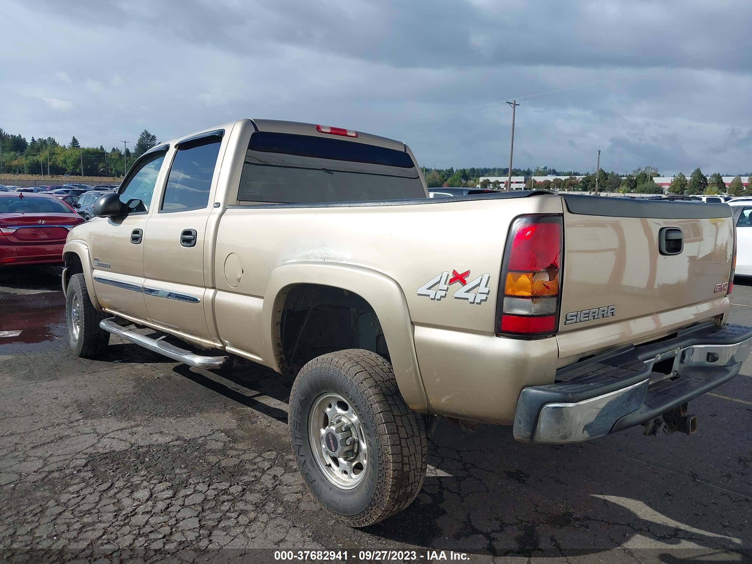 Photo 2 VIN: 1GTHK23265F844229 - GMC SIERRA 