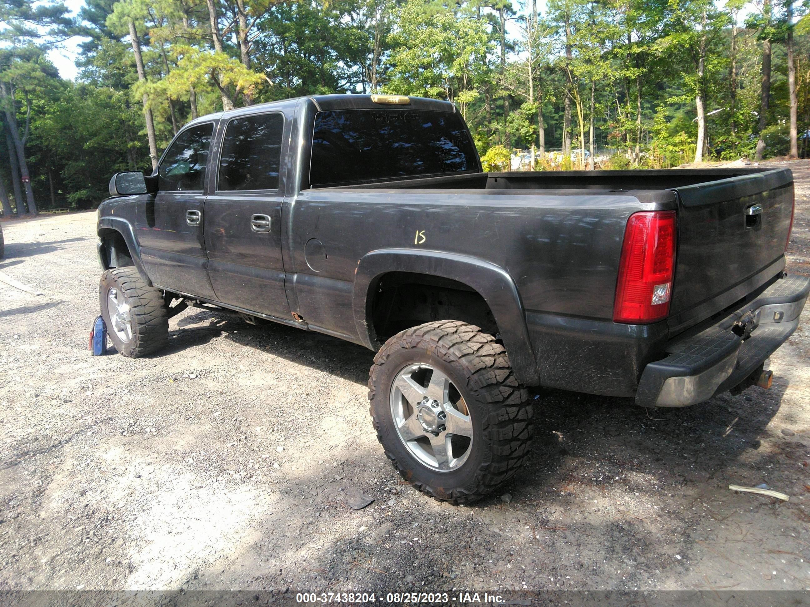 Photo 2 VIN: 1GTHK23265F935176 - GMC SIERRA 