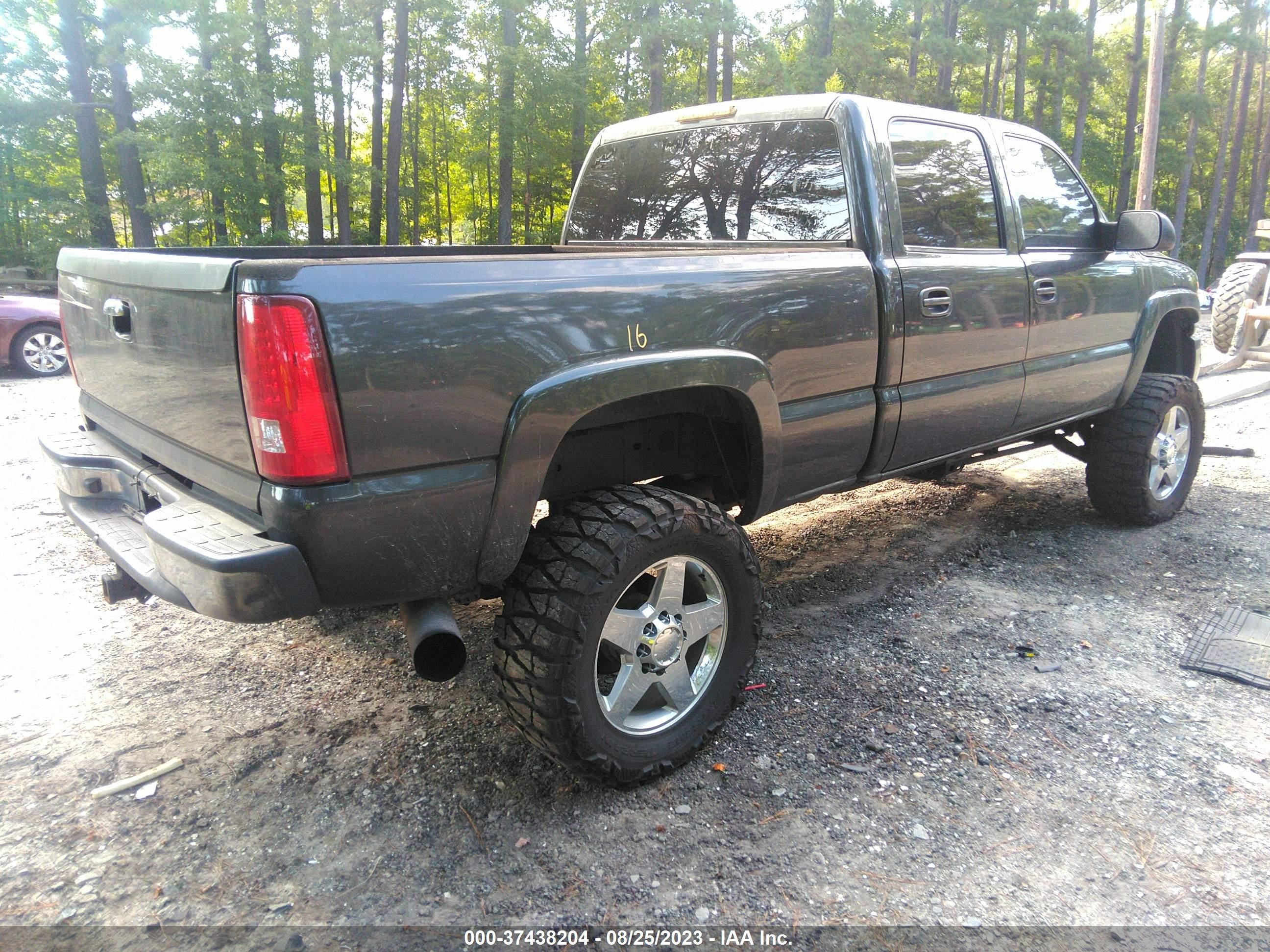 Photo 3 VIN: 1GTHK23265F935176 - GMC SIERRA 