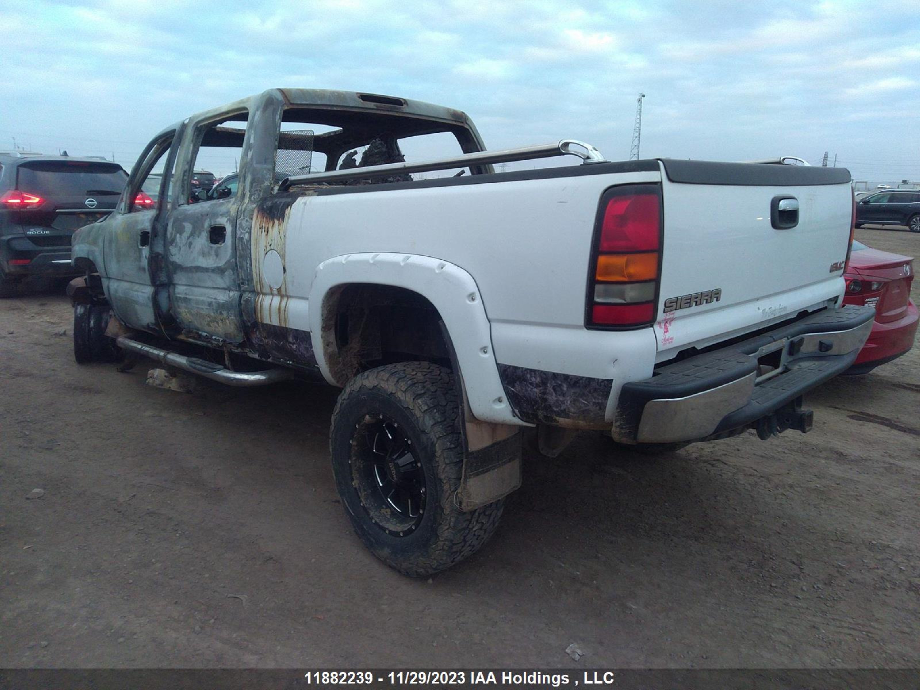 Photo 2 VIN: 1GTHK23295F908828 - GMC SIERRA 