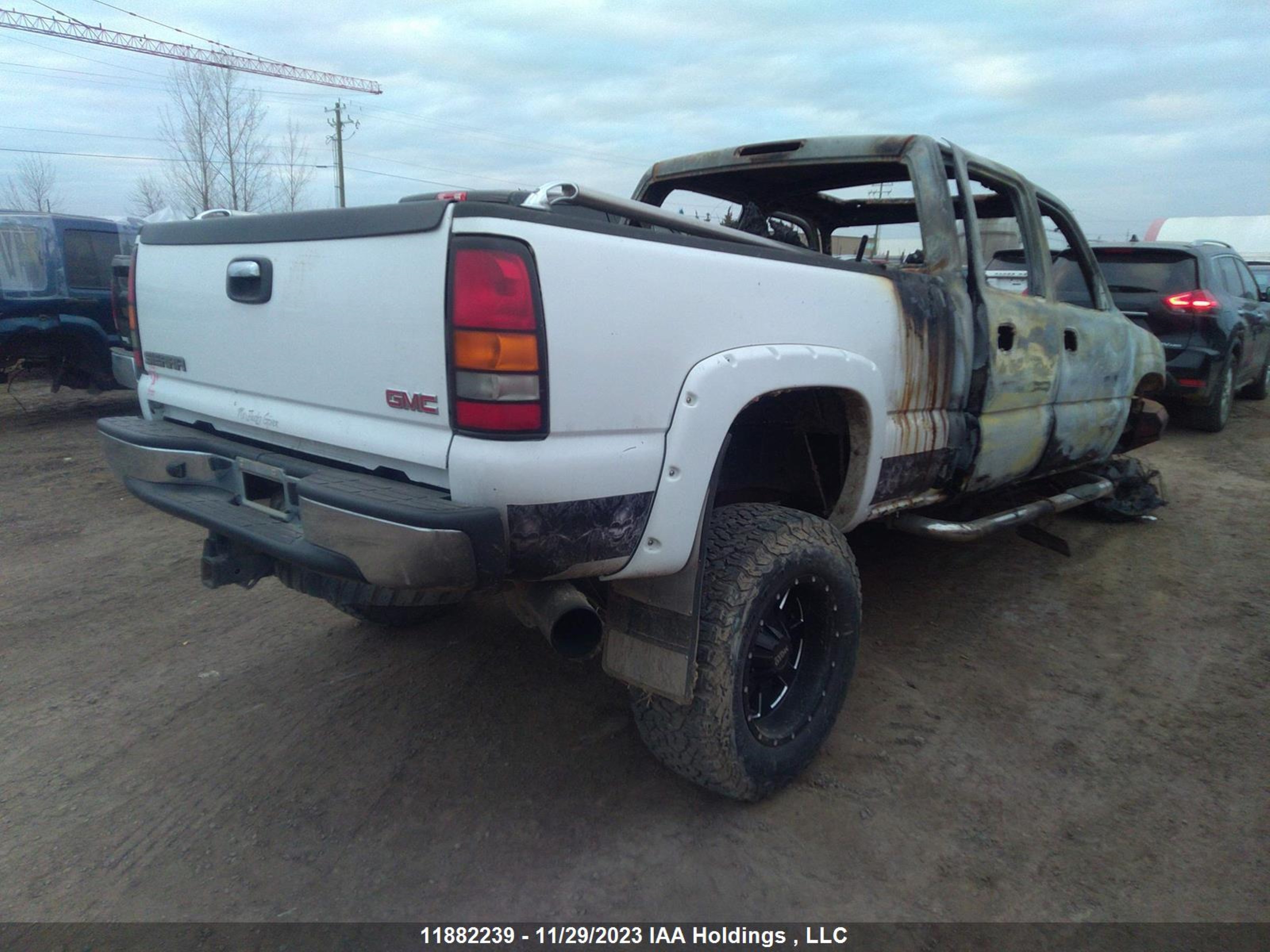 Photo 3 VIN: 1GTHK23295F908828 - GMC SIERRA 