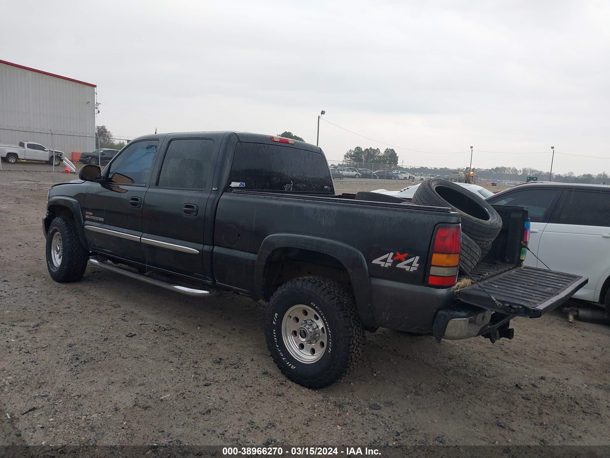 Photo 2 VIN: 1GTHK23295F924303 - GMC SIERRA 