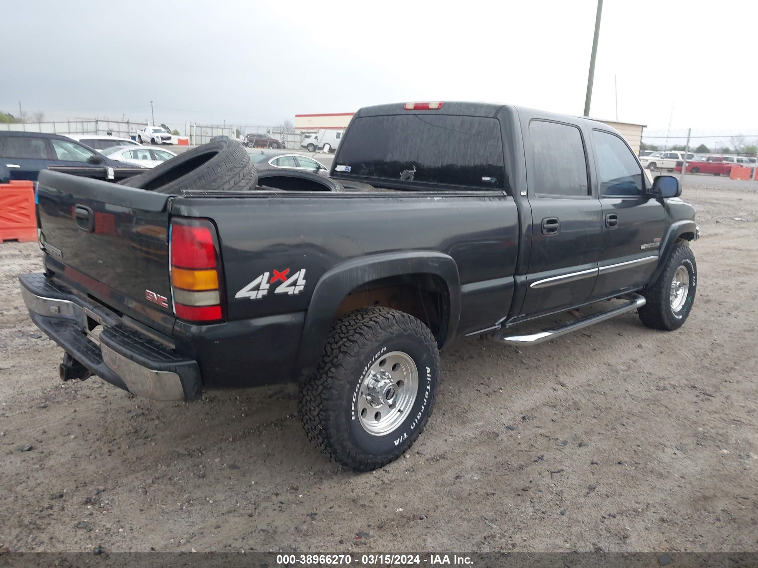 Photo 3 VIN: 1GTHK23295F924303 - GMC SIERRA 