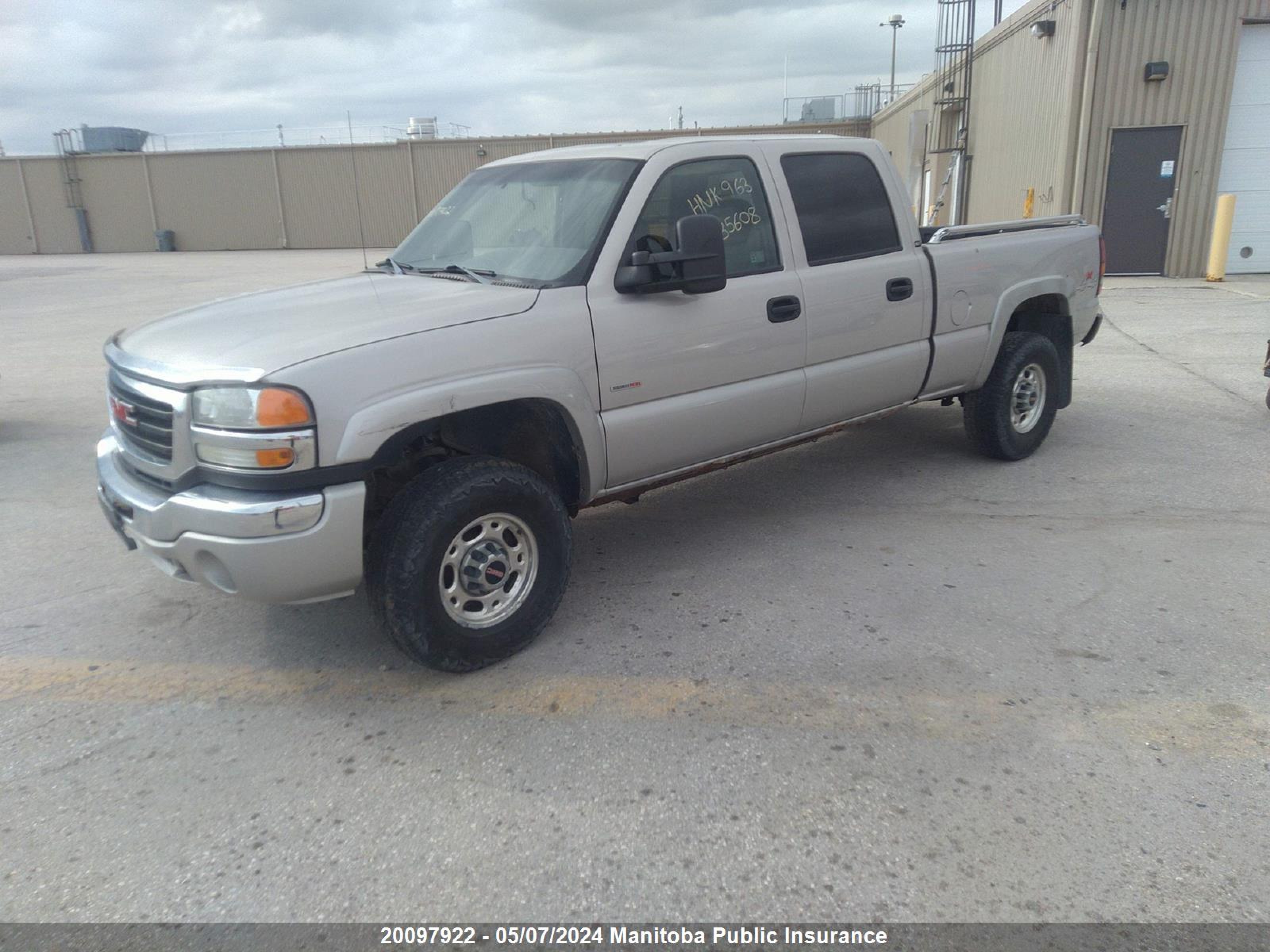 Photo 1 VIN: 1GTHK23295F935608 - GMC NULL 