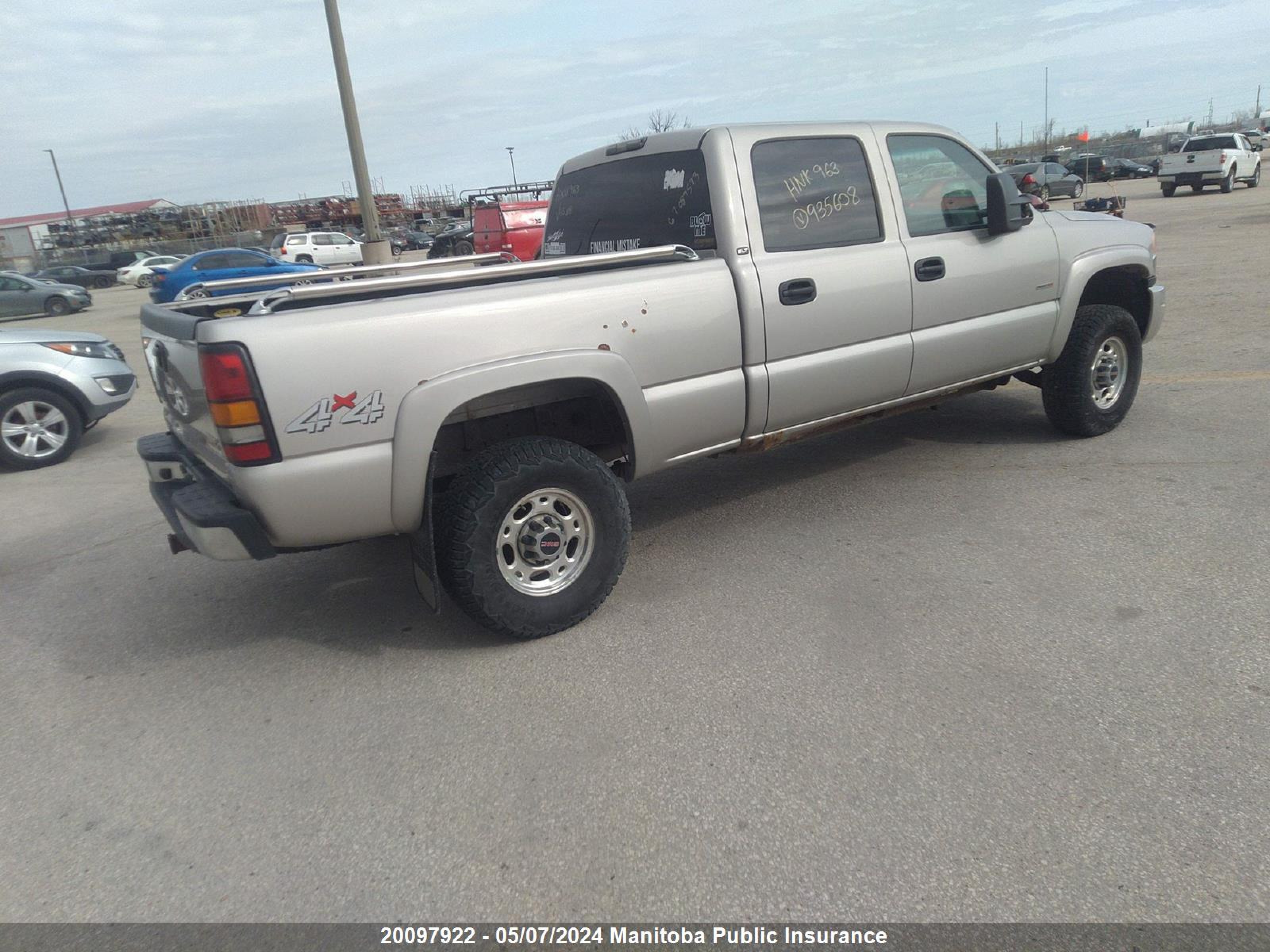 Photo 3 VIN: 1GTHK23295F935608 - GMC NULL 