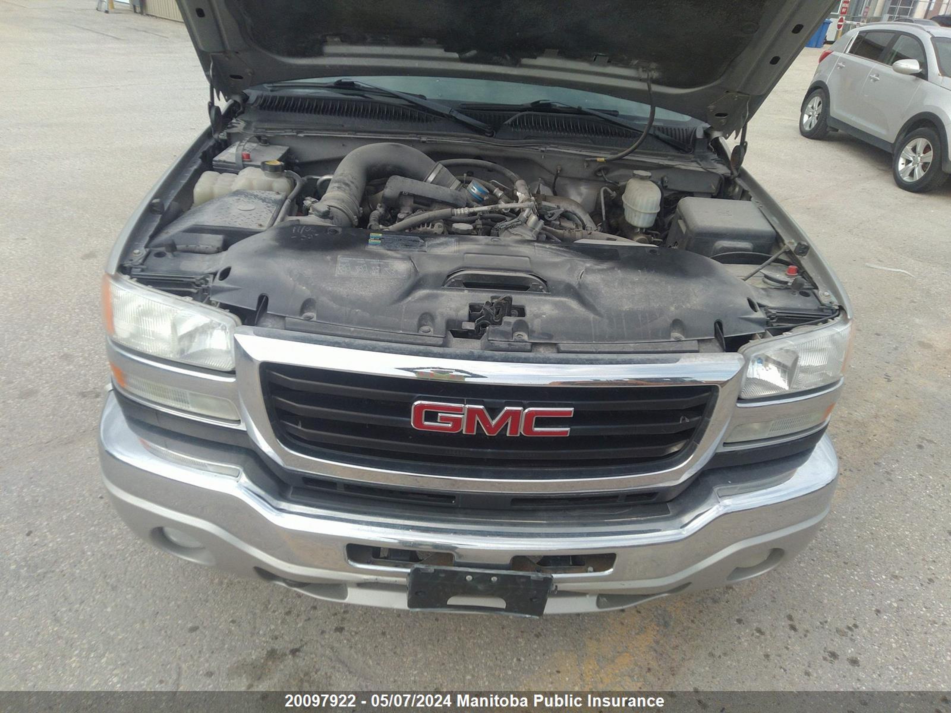 Photo 8 VIN: 1GTHK23295F935608 - GMC NULL 