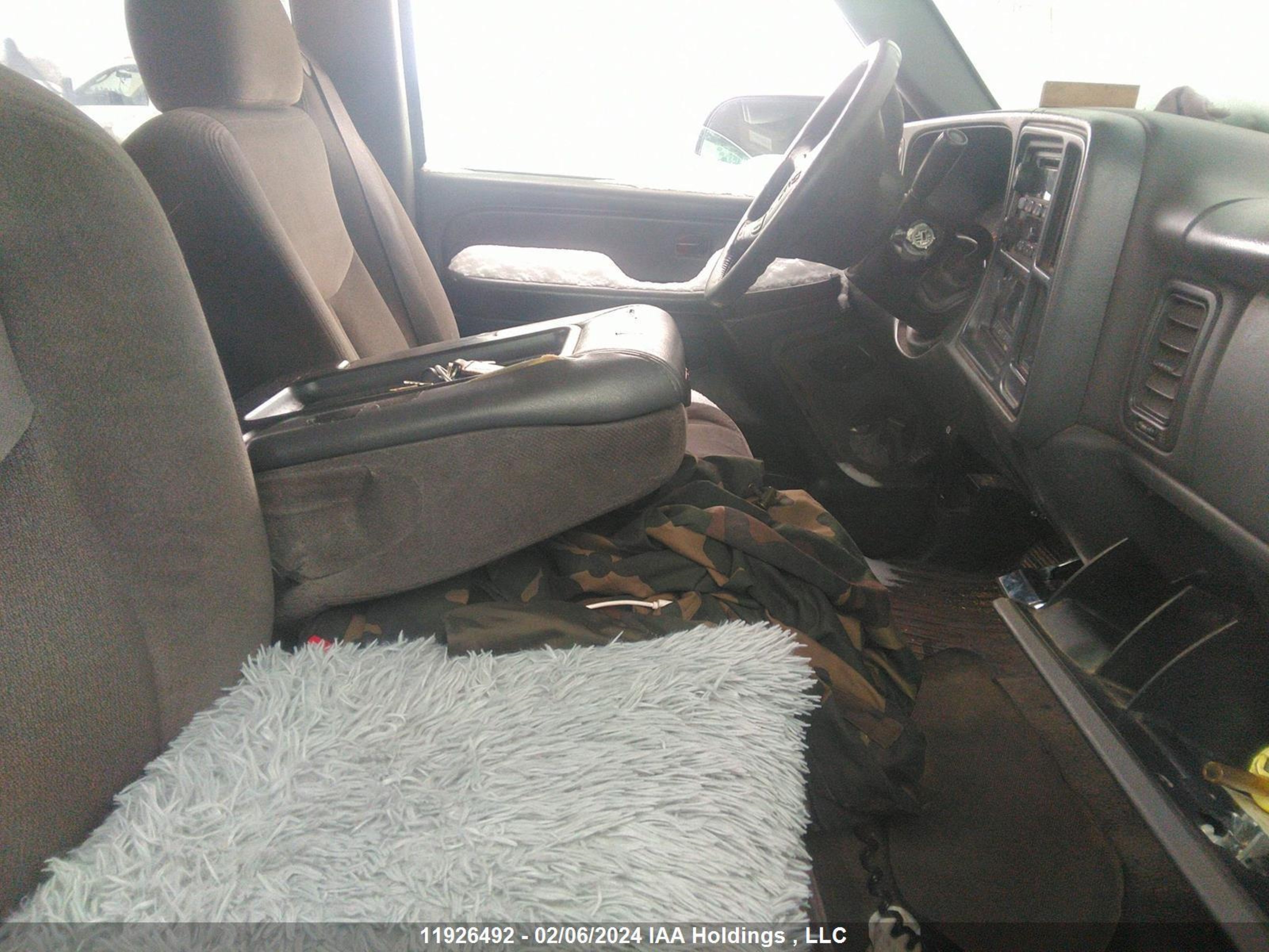 Photo 4 VIN: 1GTHK232X5F805014 - GMC SIERRA 