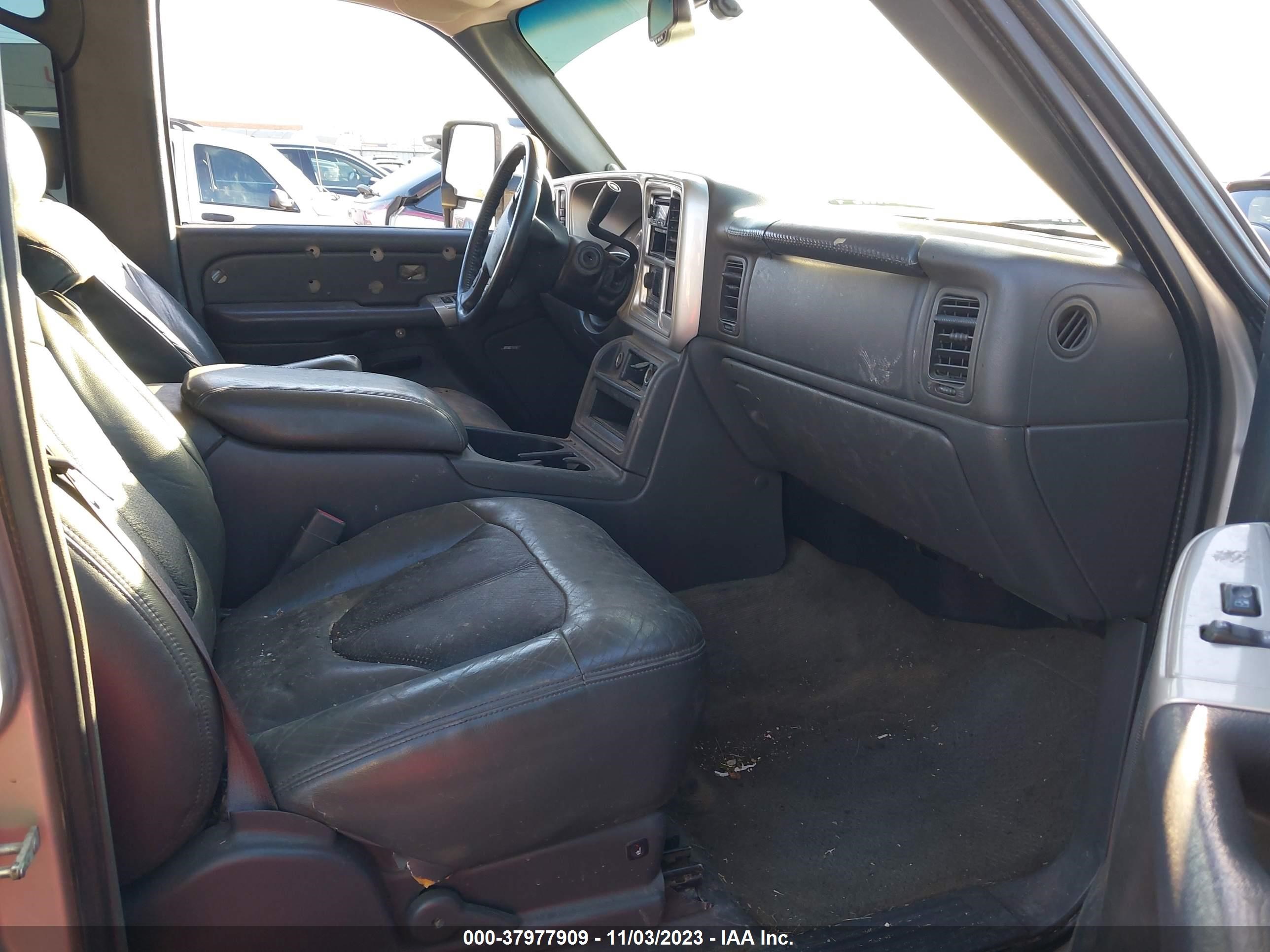 Photo 4 VIN: 1GTHK232X5F884958 - GMC SIERRA 