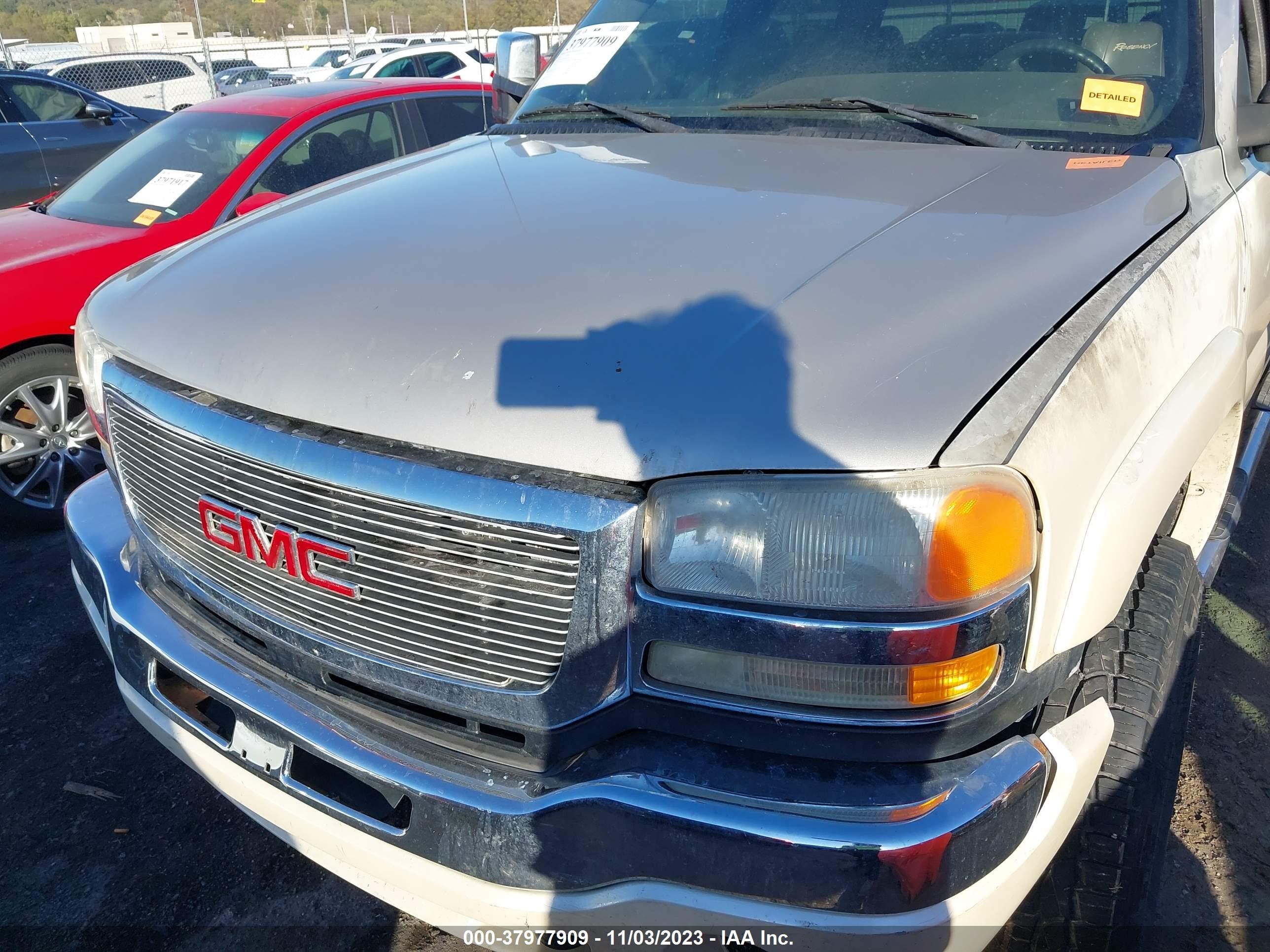 Photo 5 VIN: 1GTHK232X5F884958 - GMC SIERRA 