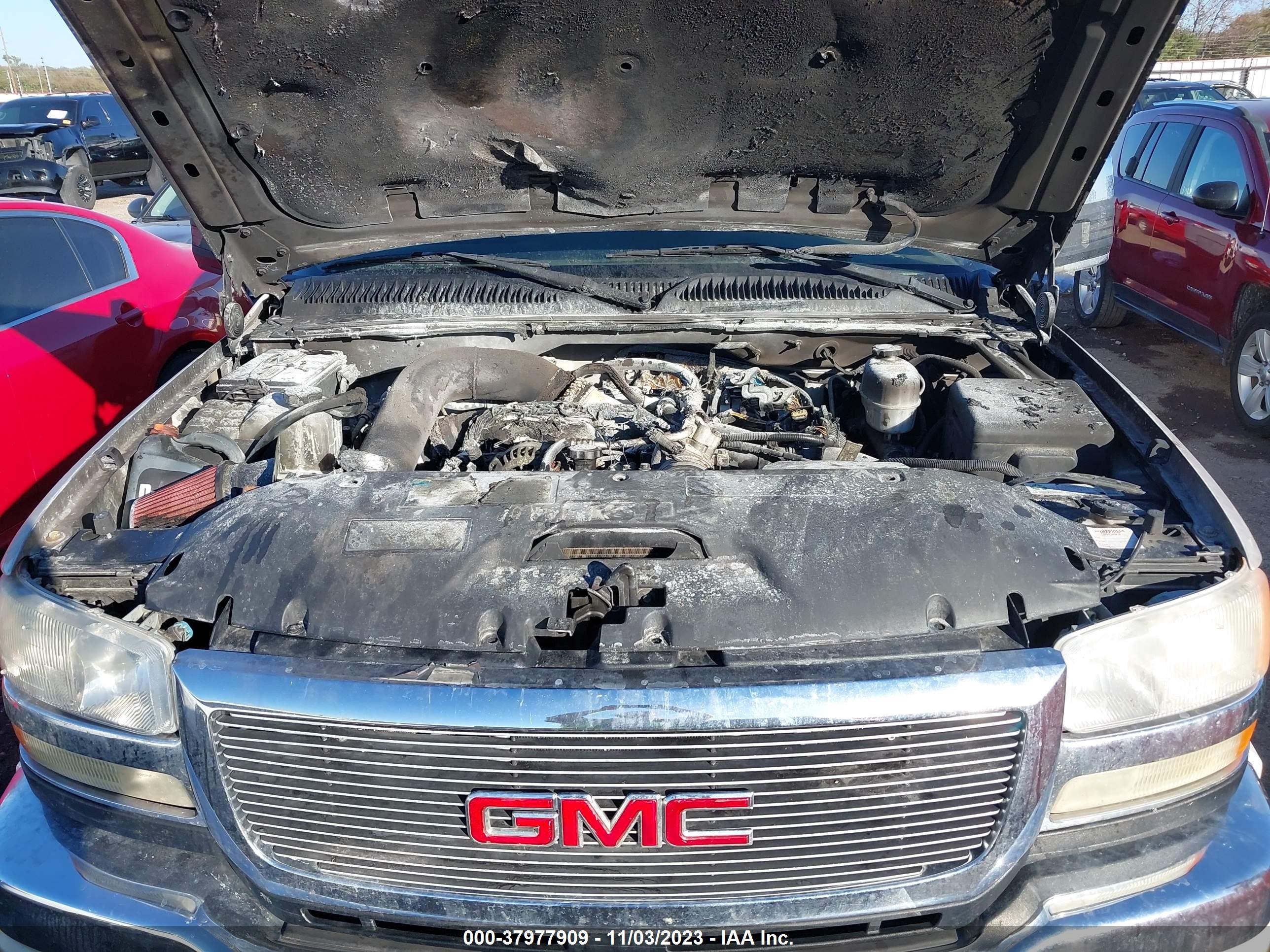 Photo 9 VIN: 1GTHK232X5F884958 - GMC SIERRA 