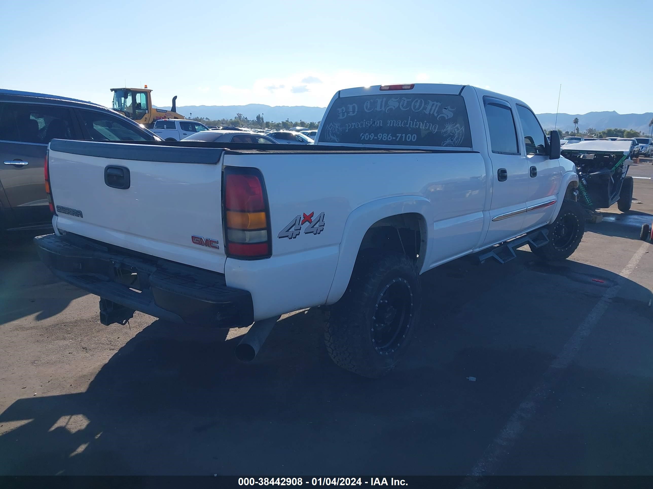 Photo 3 VIN: 1GTHK232X6F109464 - GMC SIERRA 