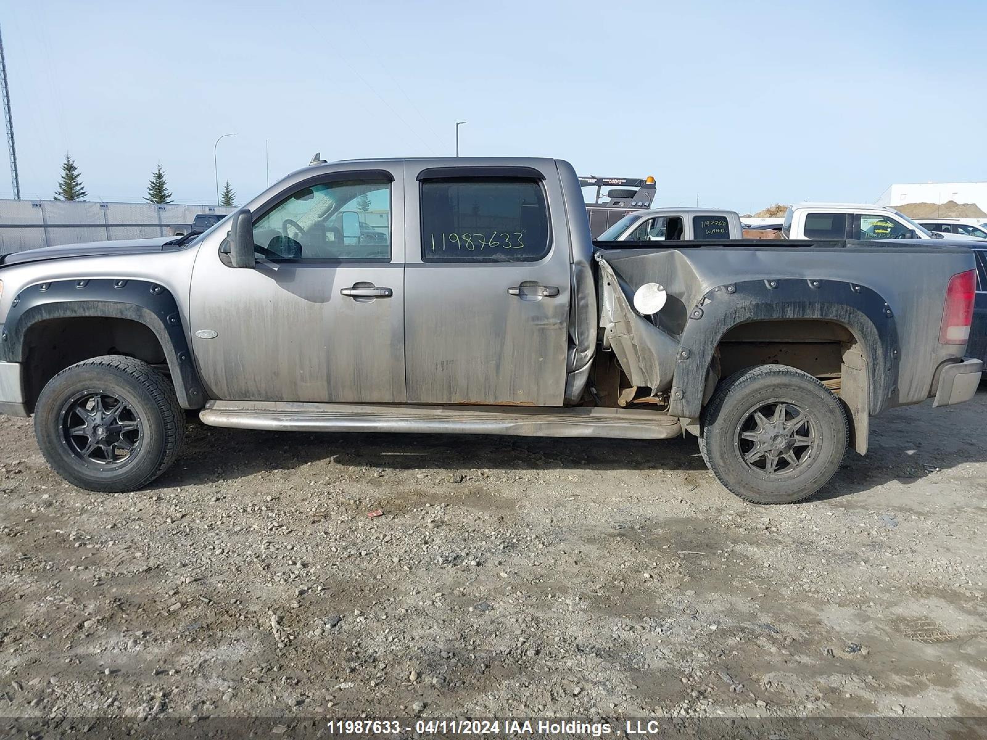 Photo 13 VIN: 1GTHK23608F118664 - GMC SIERRA 