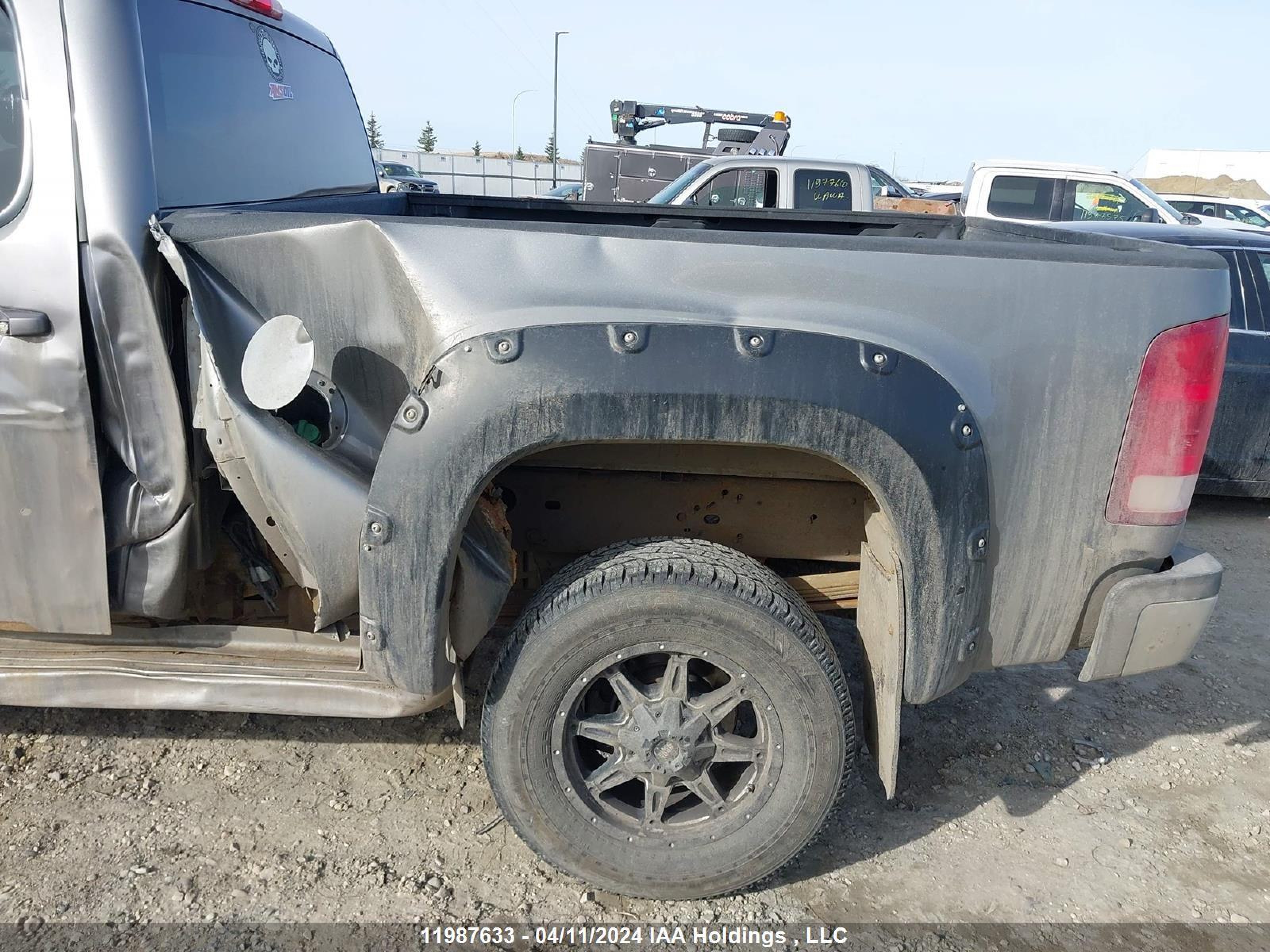 Photo 5 VIN: 1GTHK23608F118664 - GMC SIERRA 