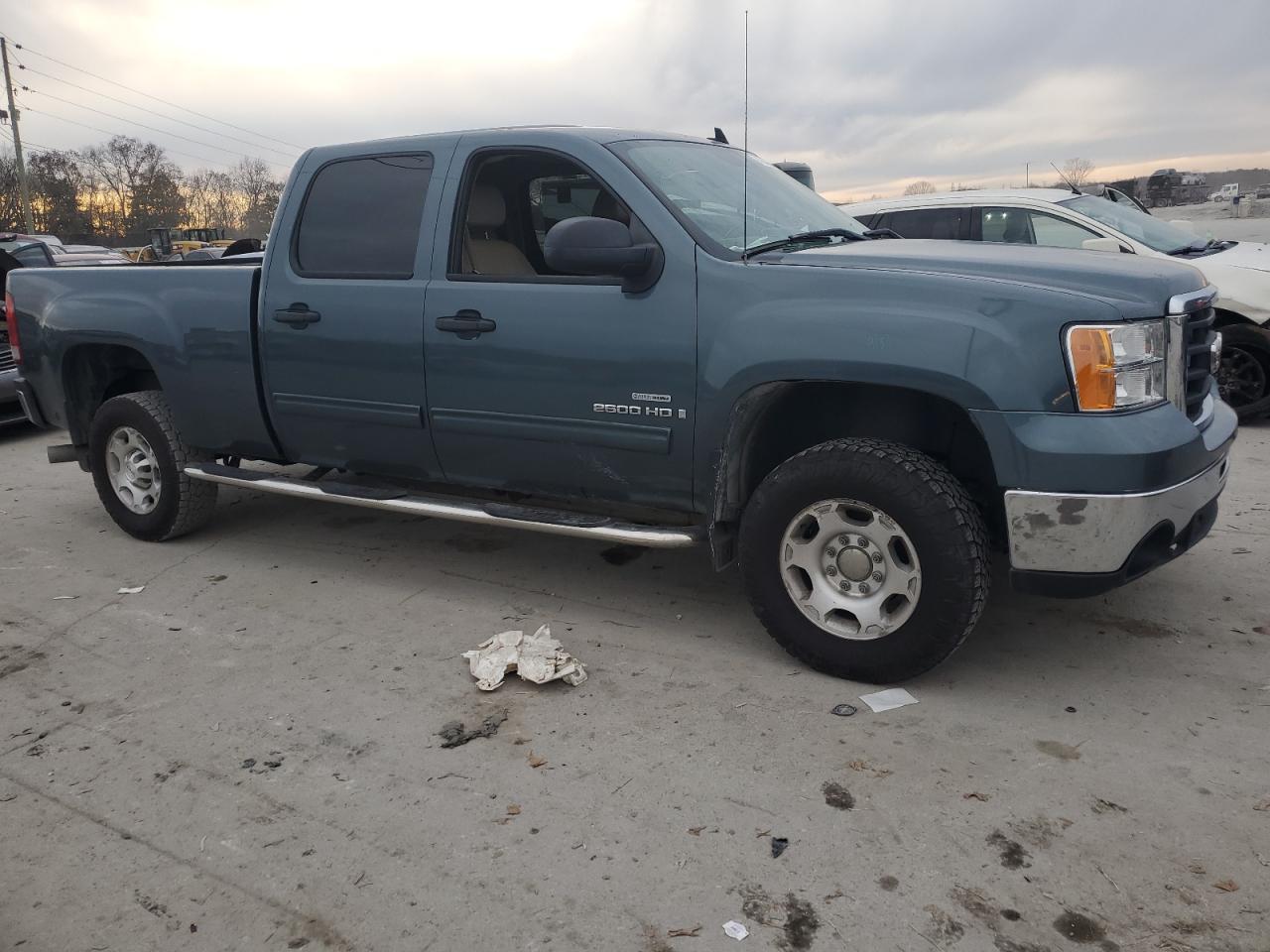 Photo 3 VIN: 1GTHK23608F184728 - GMC SIERRA 