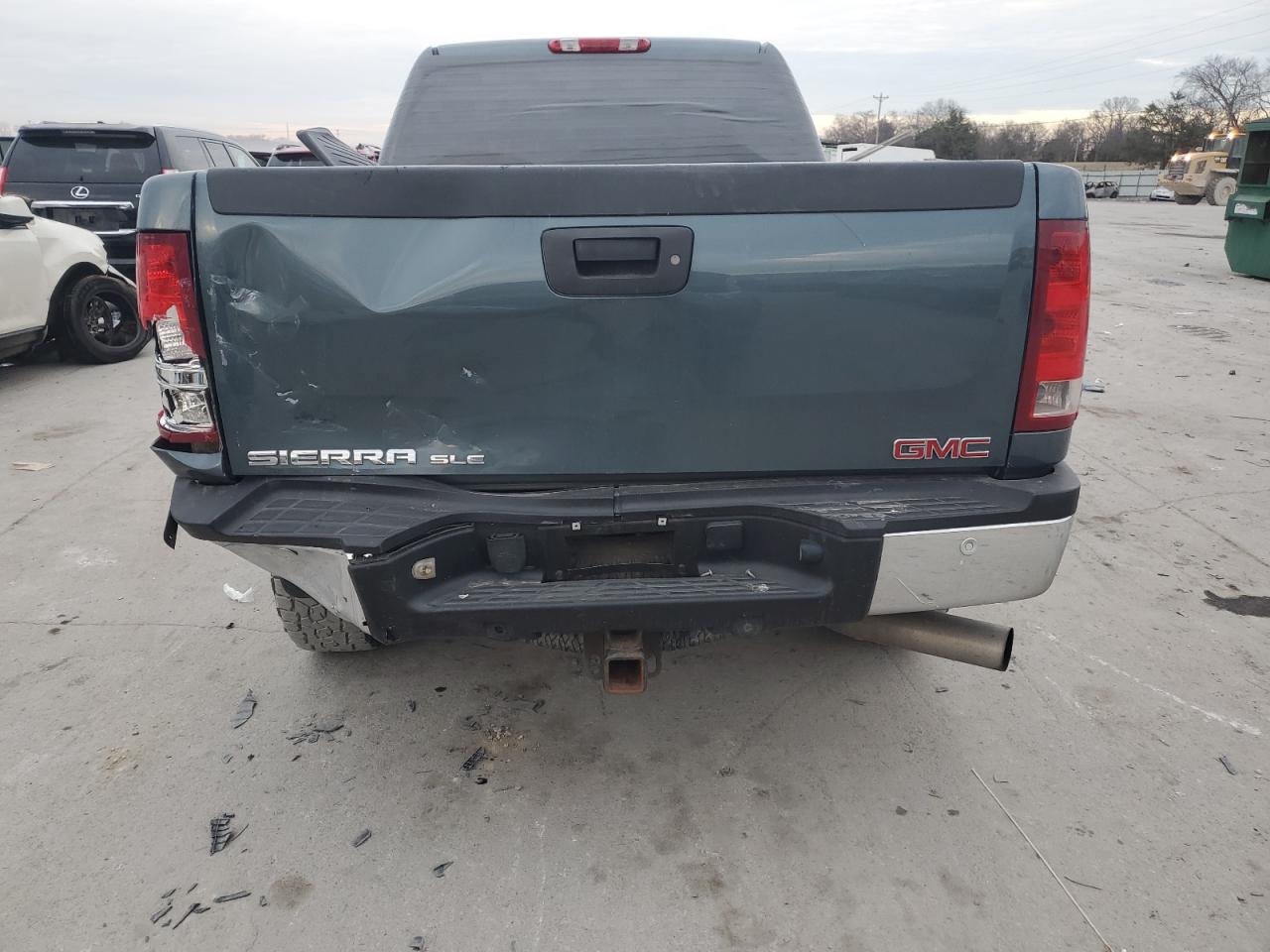 Photo 5 VIN: 1GTHK23608F184728 - GMC SIERRA 