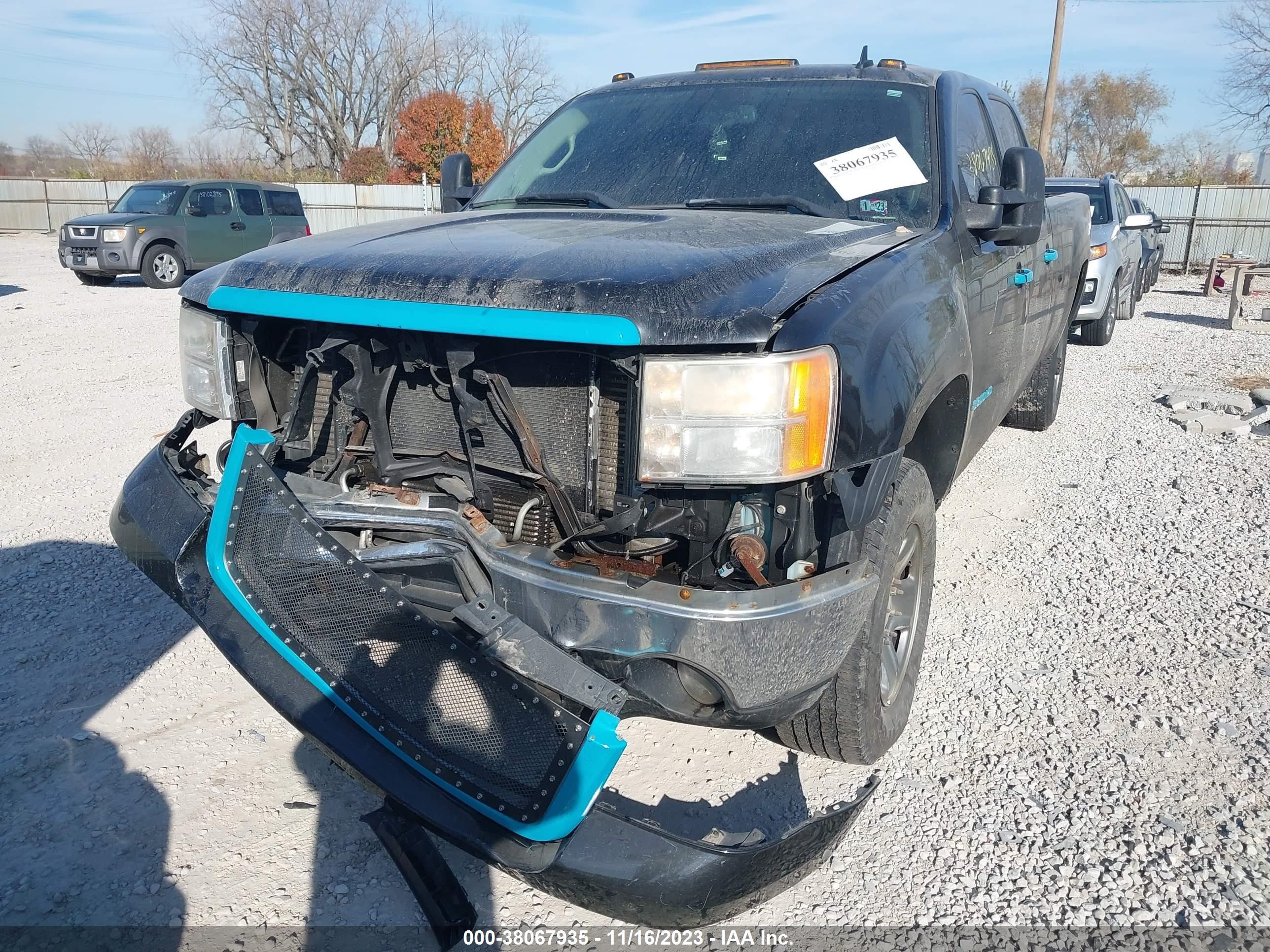 Photo 5 VIN: 1GTHK23618F153875 - GMC SIERRA 