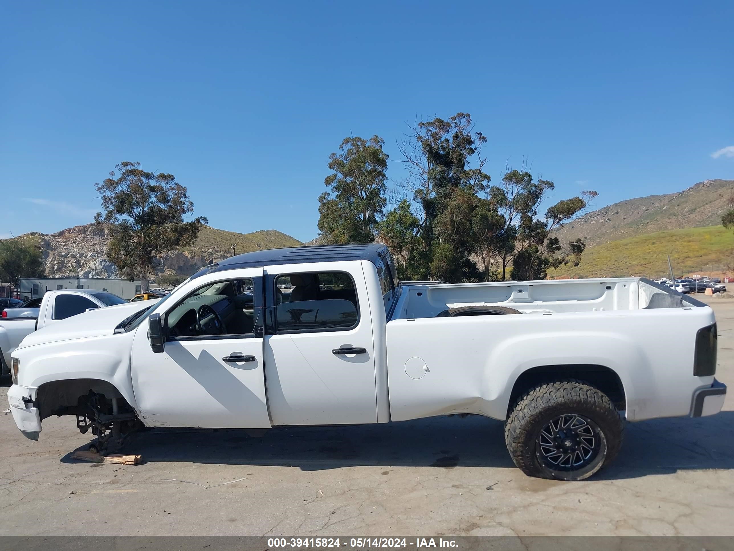 Photo 13 VIN: 1GTHK23657F515480 - GMC SIERRA 