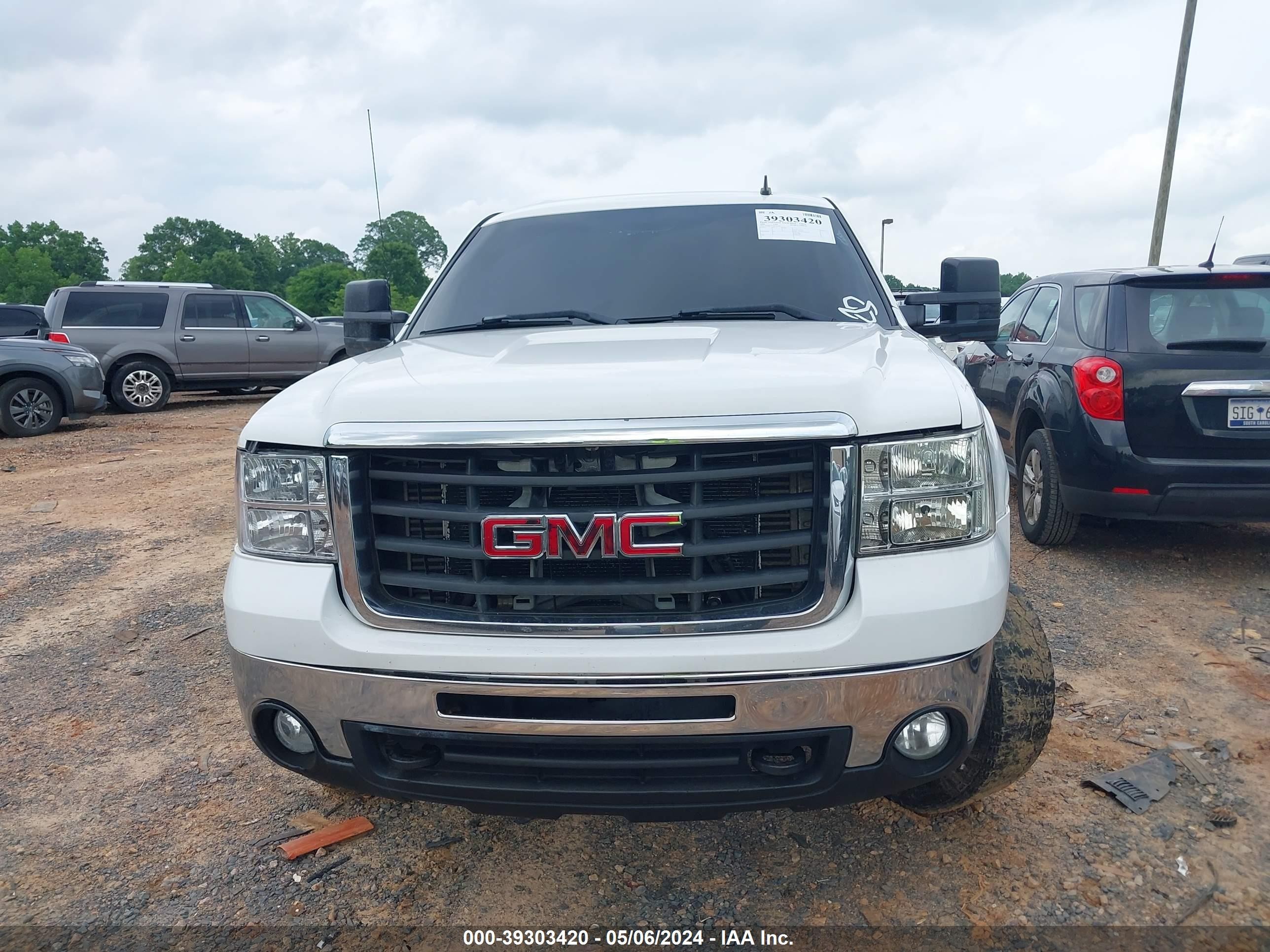 Photo 11 VIN: 1GTHK23678F109783 - GMC SIERRA 