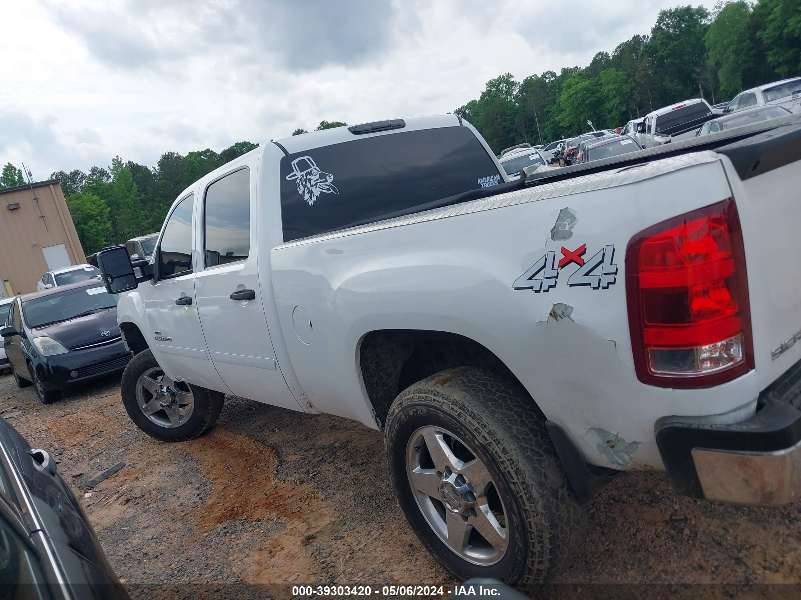 Photo 13 VIN: 1GTHK23678F109783 - GMC SIERRA 