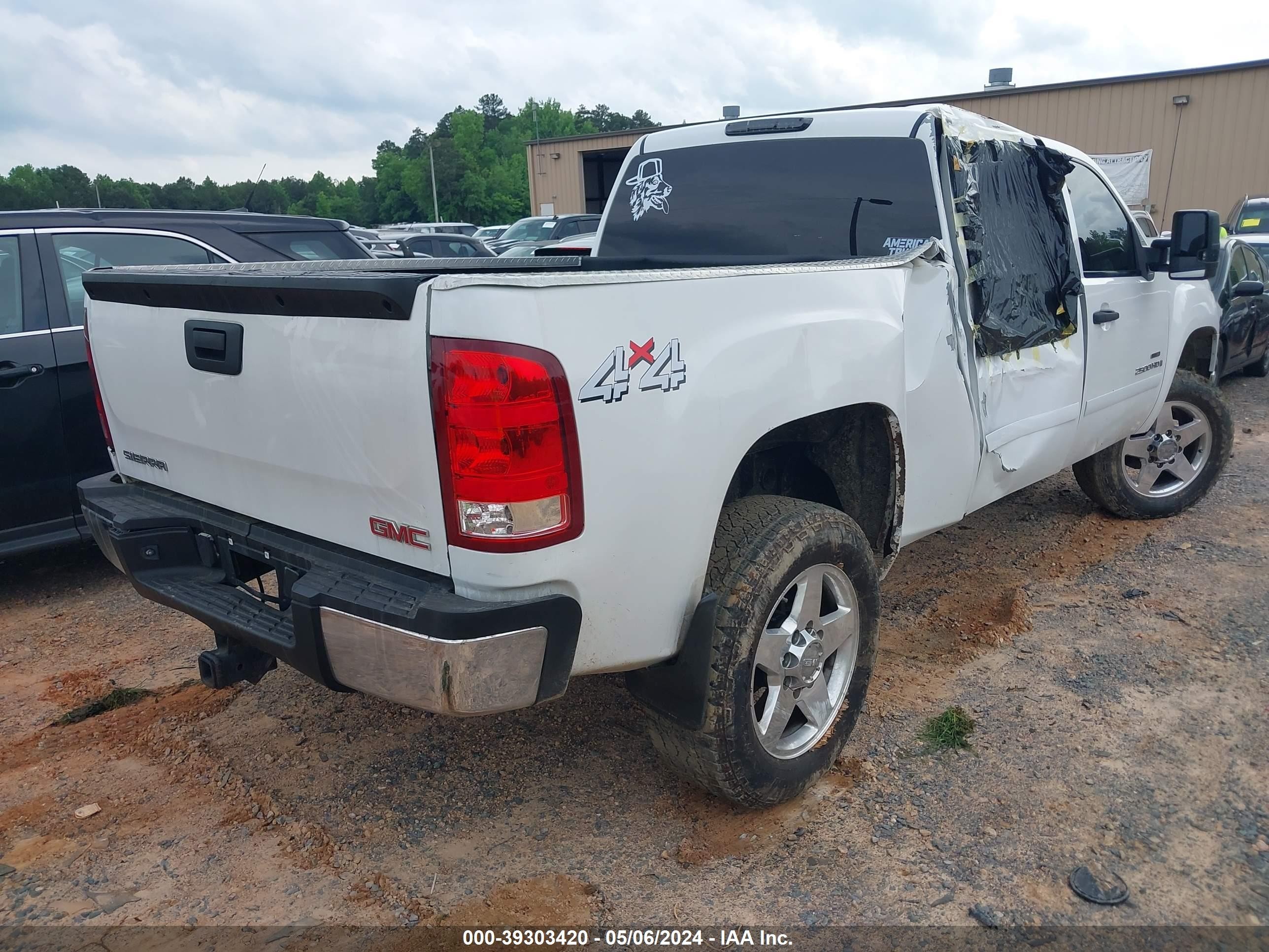 Photo 3 VIN: 1GTHK23678F109783 - GMC SIERRA 