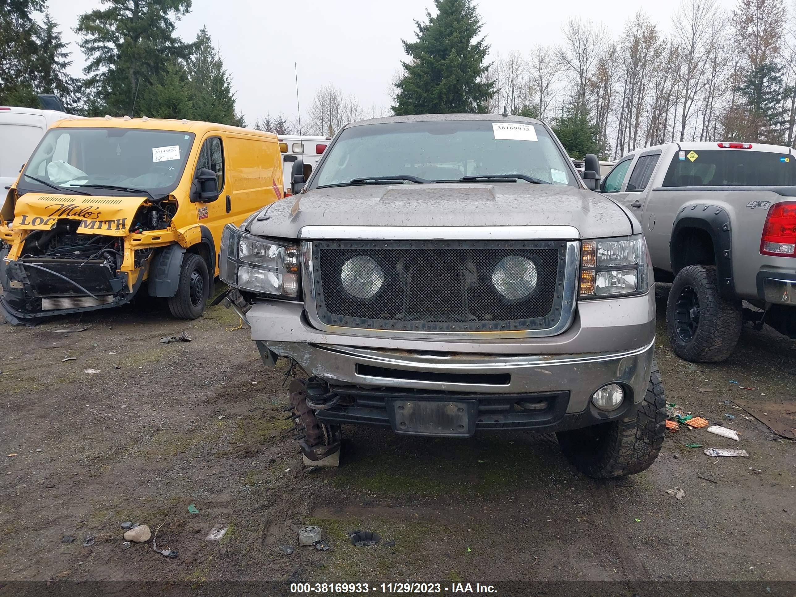 Photo 11 VIN: 1GTHK23697F529186 - GMC SIERRA 