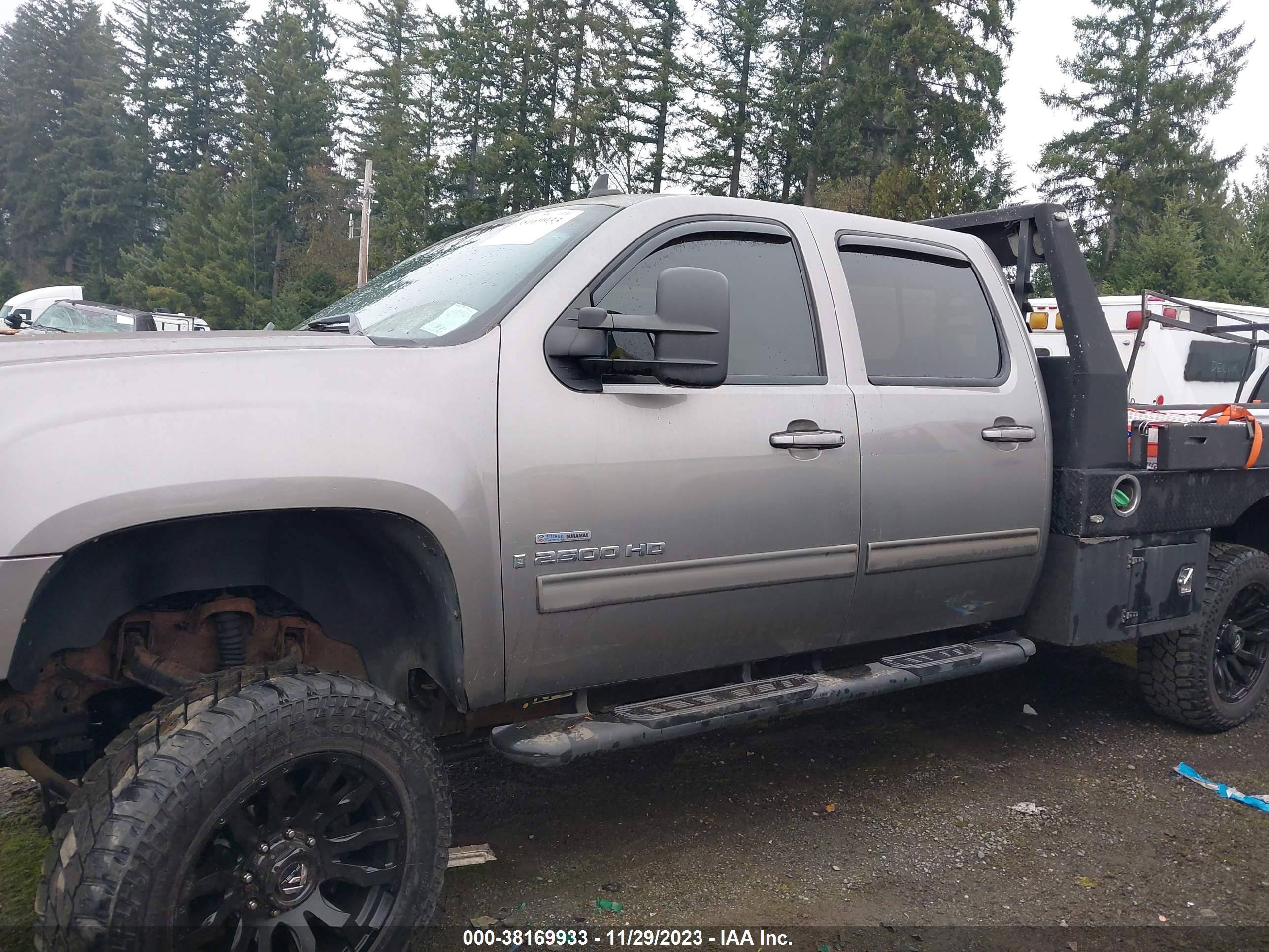 Photo 13 VIN: 1GTHK23697F529186 - GMC SIERRA 