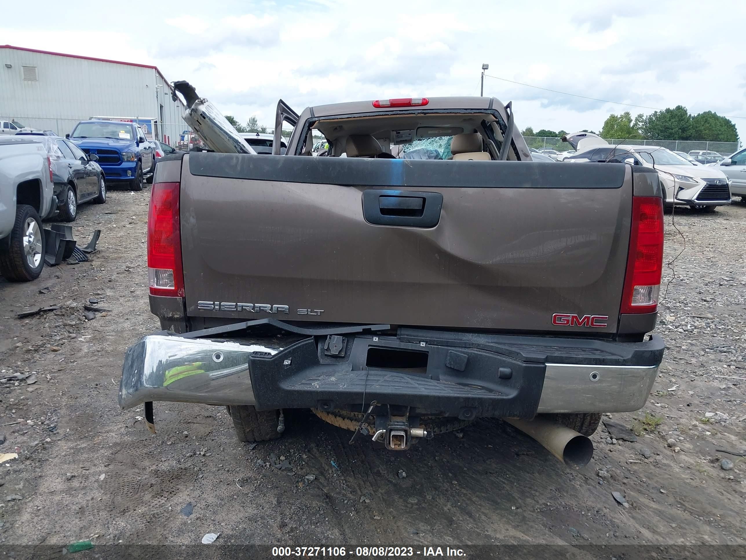 Photo 14 VIN: 1GTHK23698F115262 - GMC SIERRA 