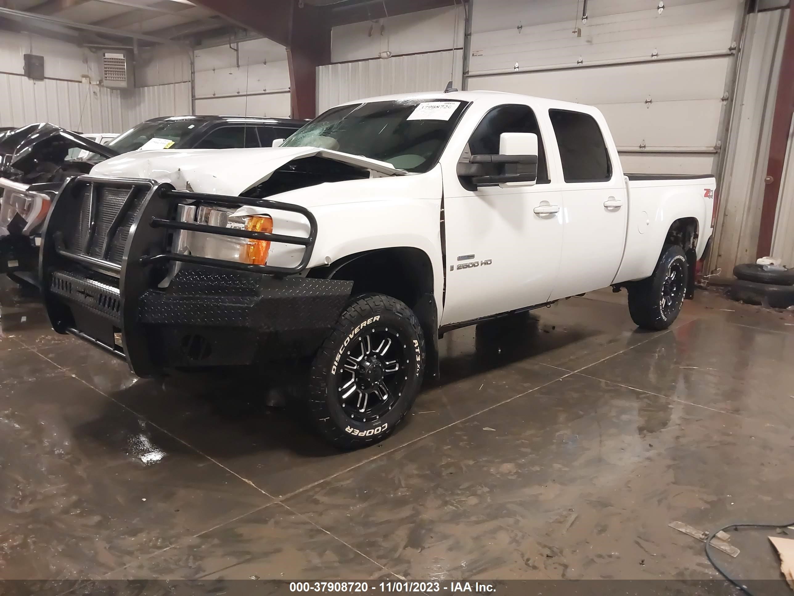 Photo 1 VIN: 1GTHK236X8F224944 - GMC SIERRA 