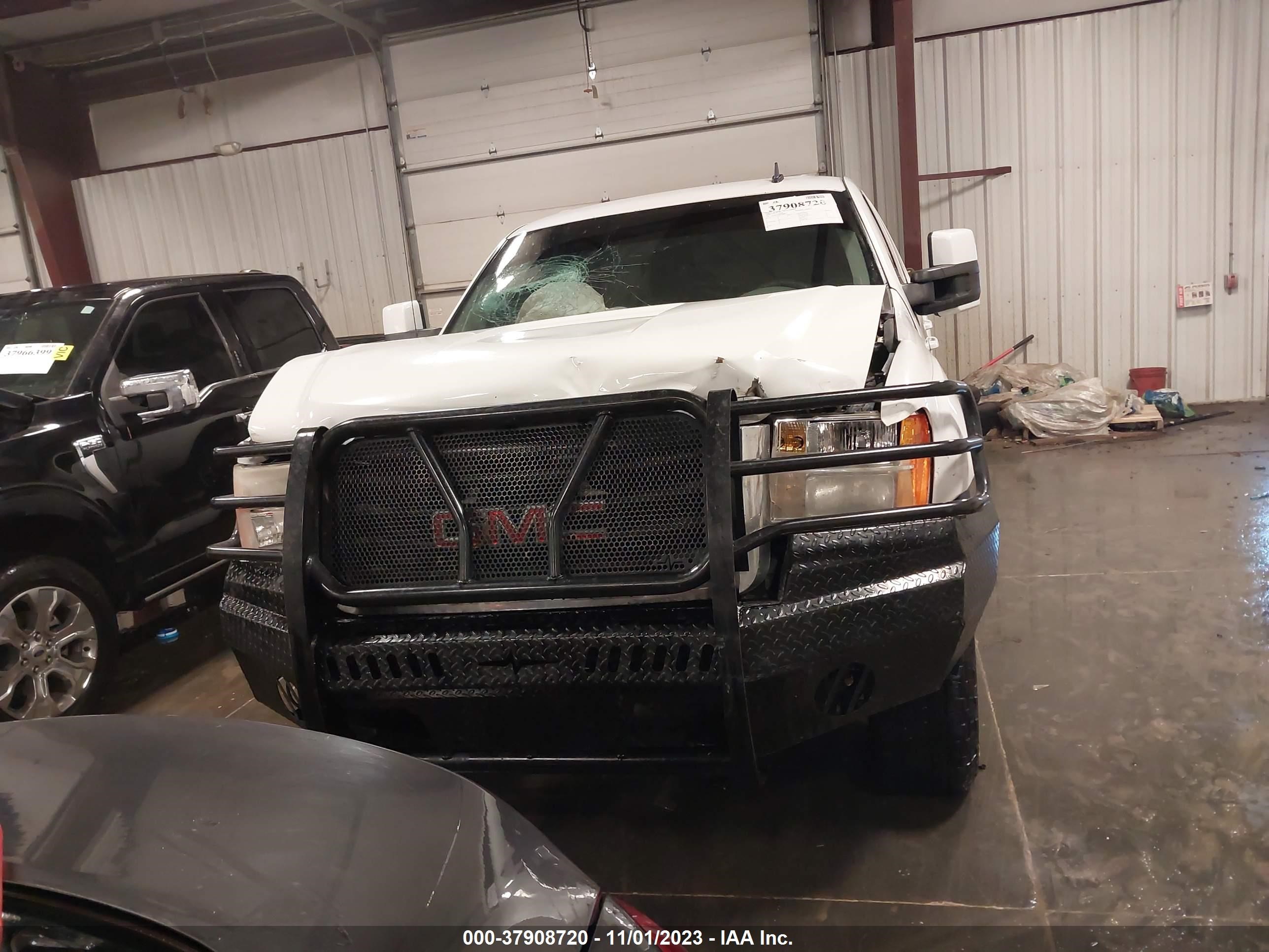 Photo 12 VIN: 1GTHK236X8F224944 - GMC SIERRA 