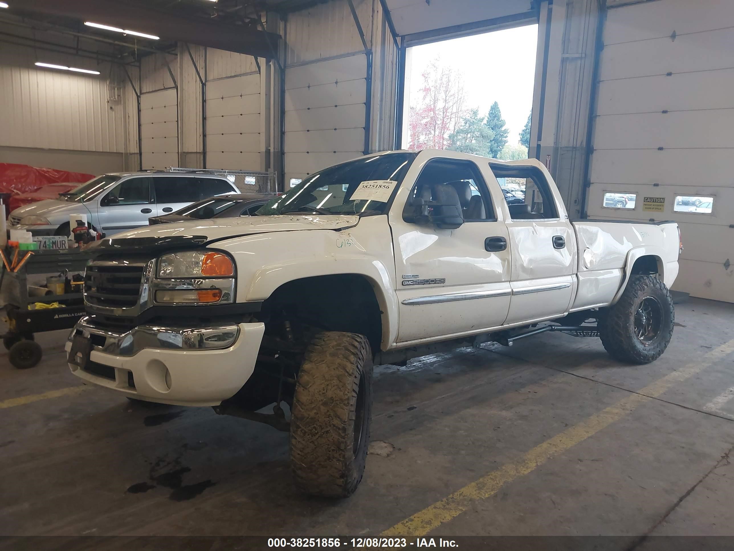 Photo 1 VIN: 1GTHK23D17F120940 - GMC SIERRA 