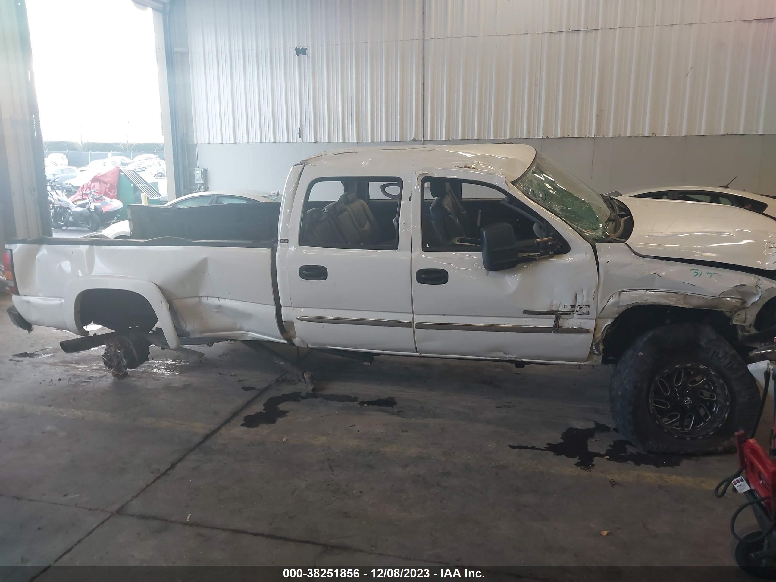 Photo 12 VIN: 1GTHK23D17F120940 - GMC SIERRA 