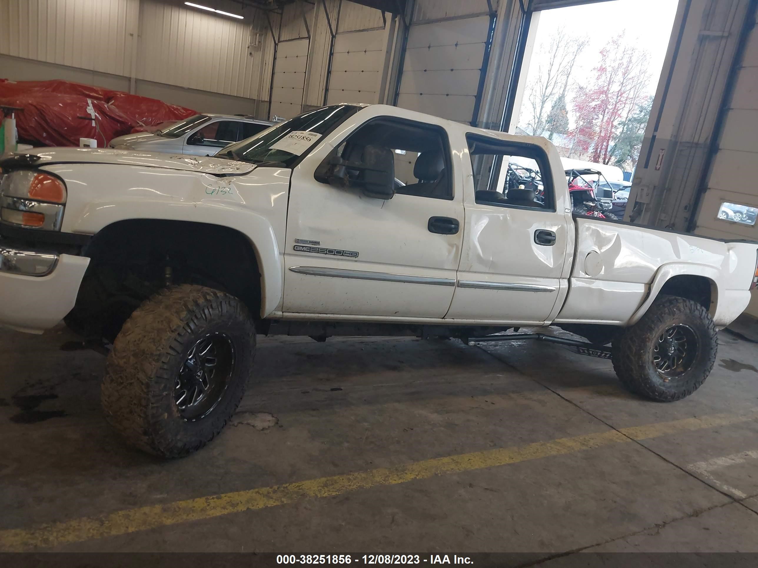 Photo 13 VIN: 1GTHK23D17F120940 - GMC SIERRA 