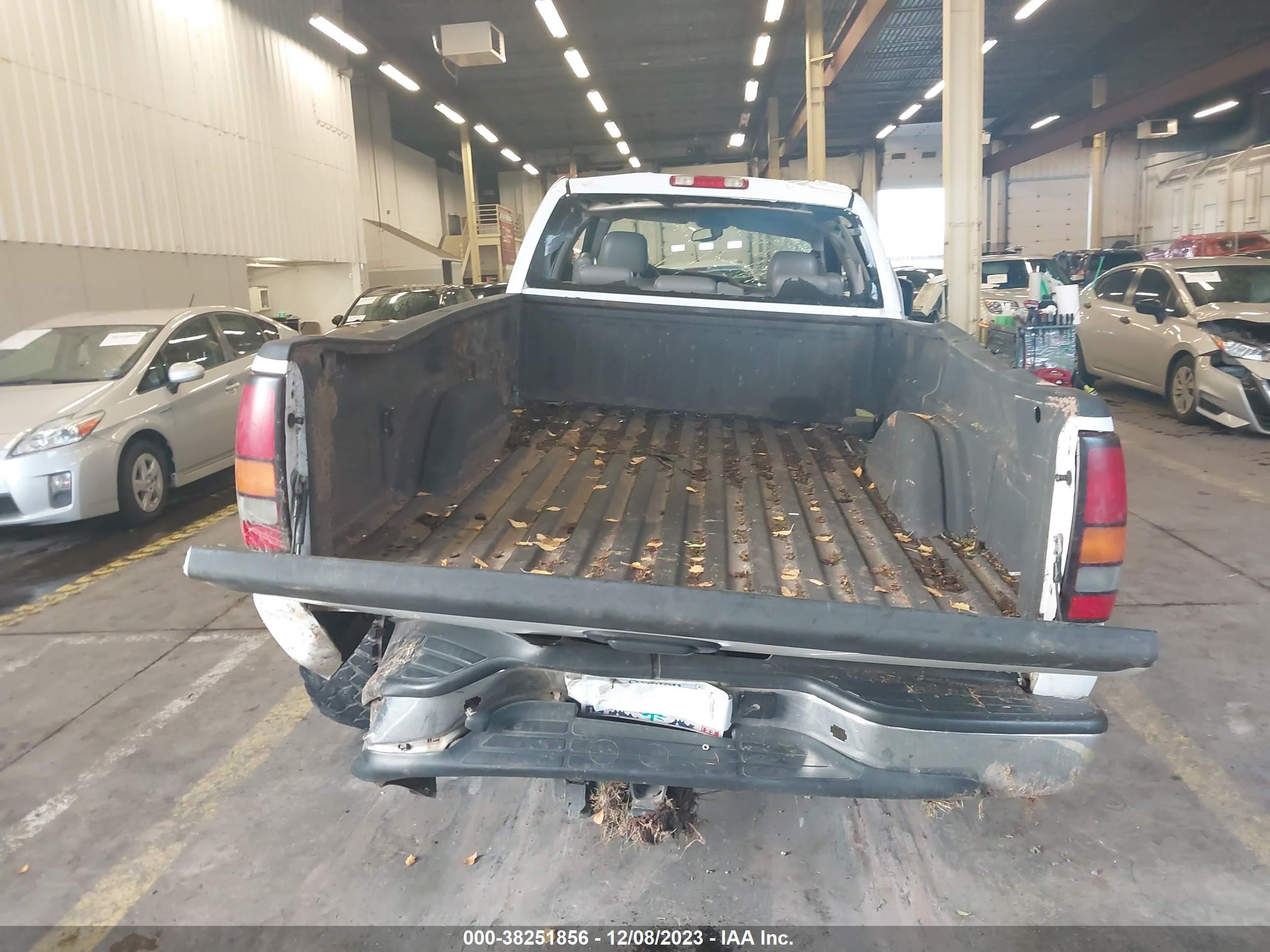 Photo 15 VIN: 1GTHK23D17F120940 - GMC SIERRA 