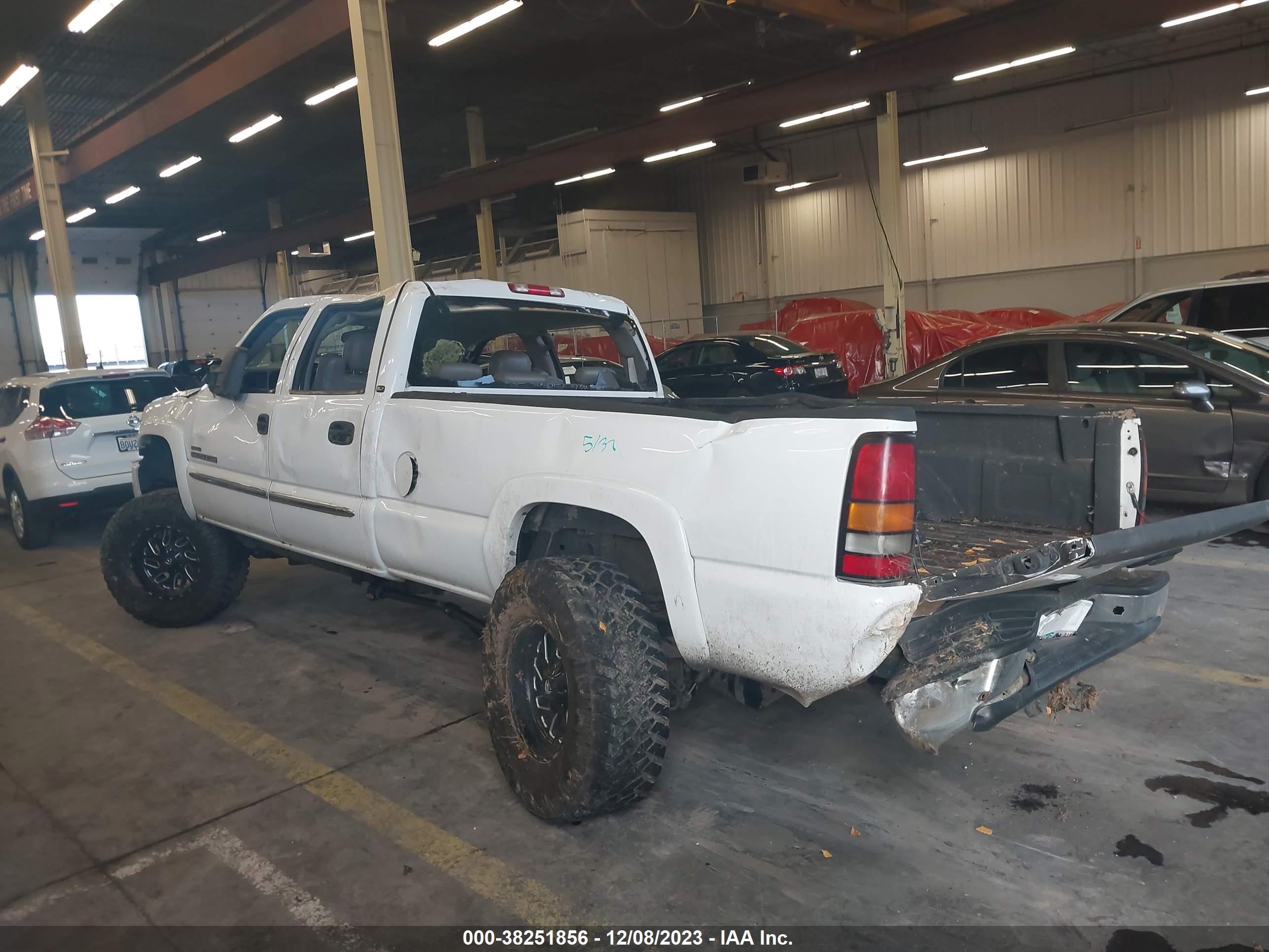 Photo 2 VIN: 1GTHK23D17F120940 - GMC SIERRA 