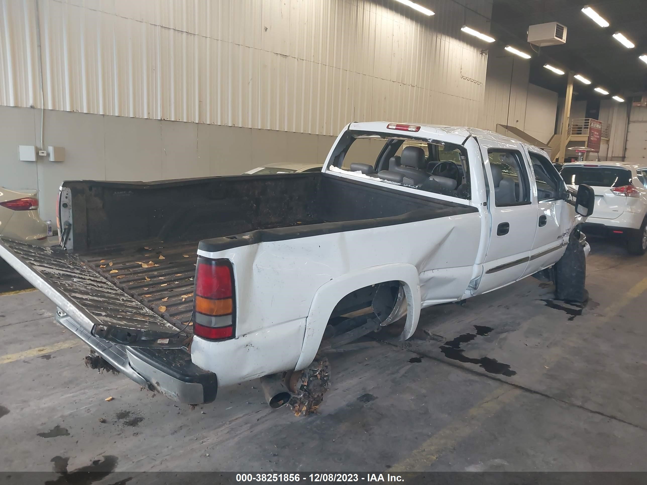 Photo 3 VIN: 1GTHK23D17F120940 - GMC SIERRA 