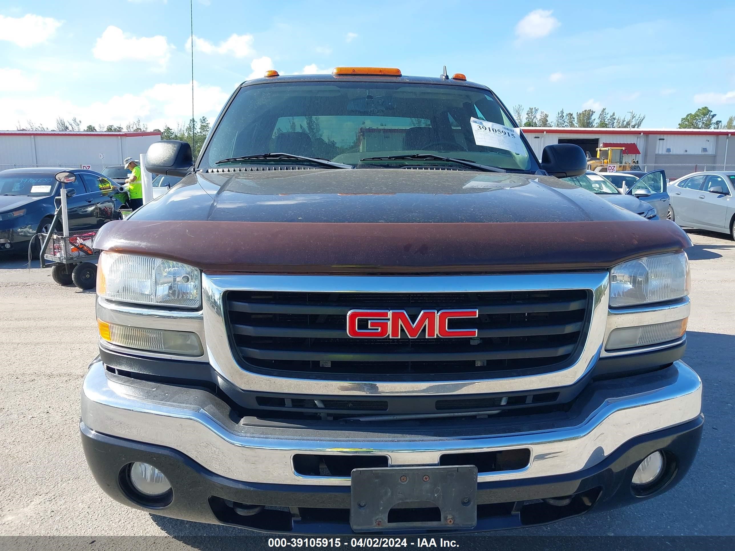 Photo 11 VIN: 1GTHK23D27F110658 - GMC SIERRA 