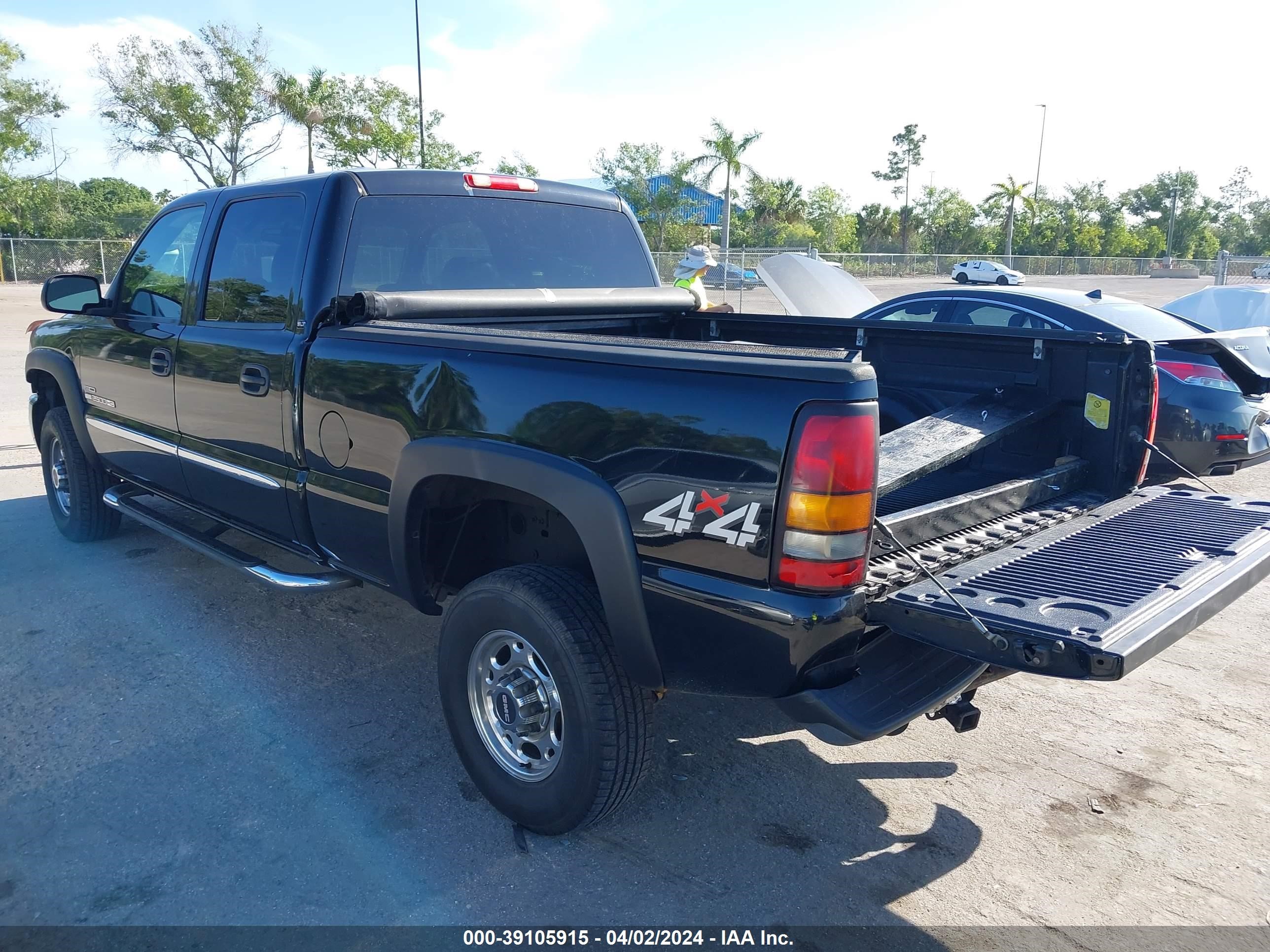 Photo 2 VIN: 1GTHK23D27F110658 - GMC SIERRA 