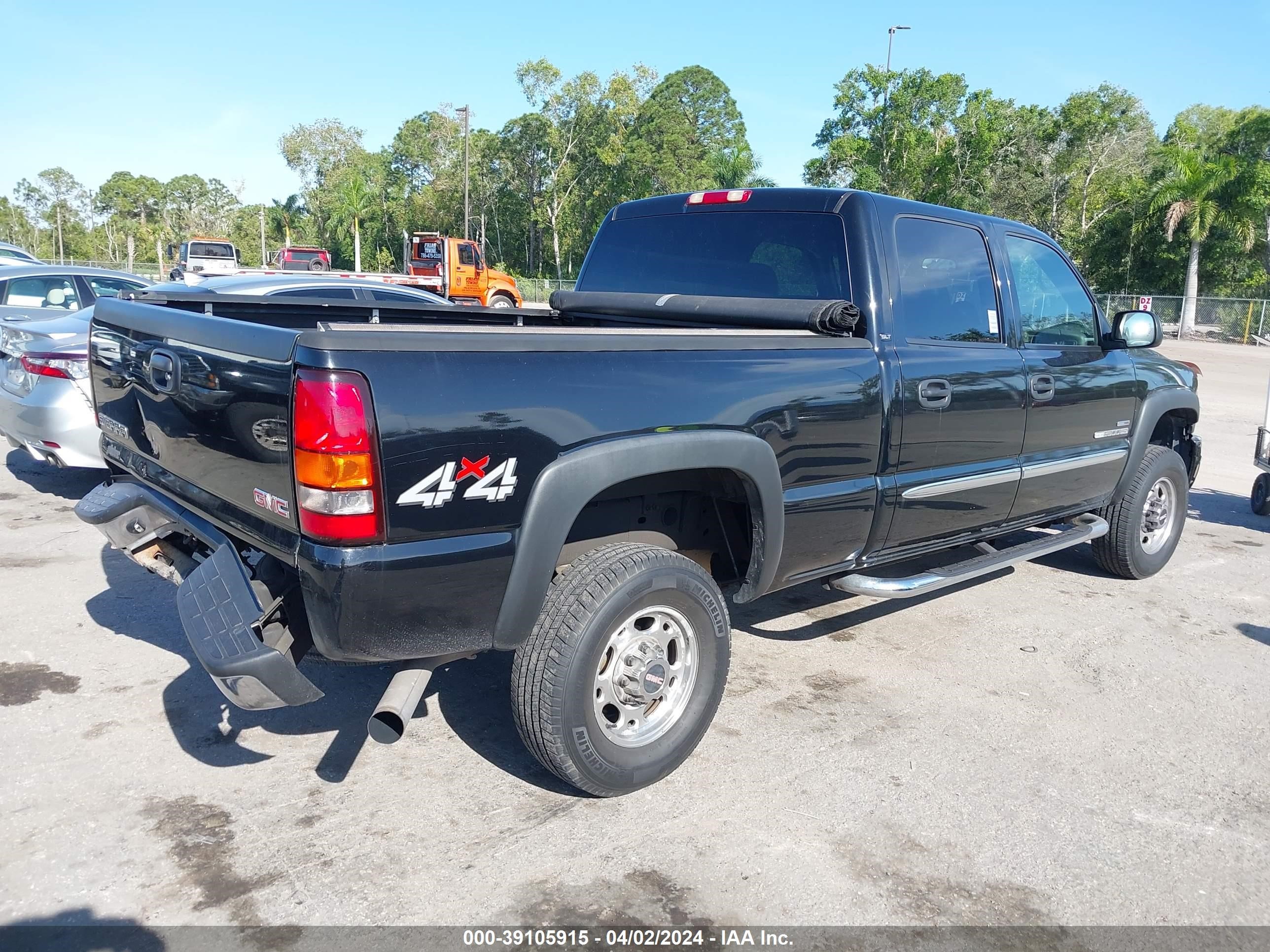 Photo 3 VIN: 1GTHK23D27F110658 - GMC SIERRA 