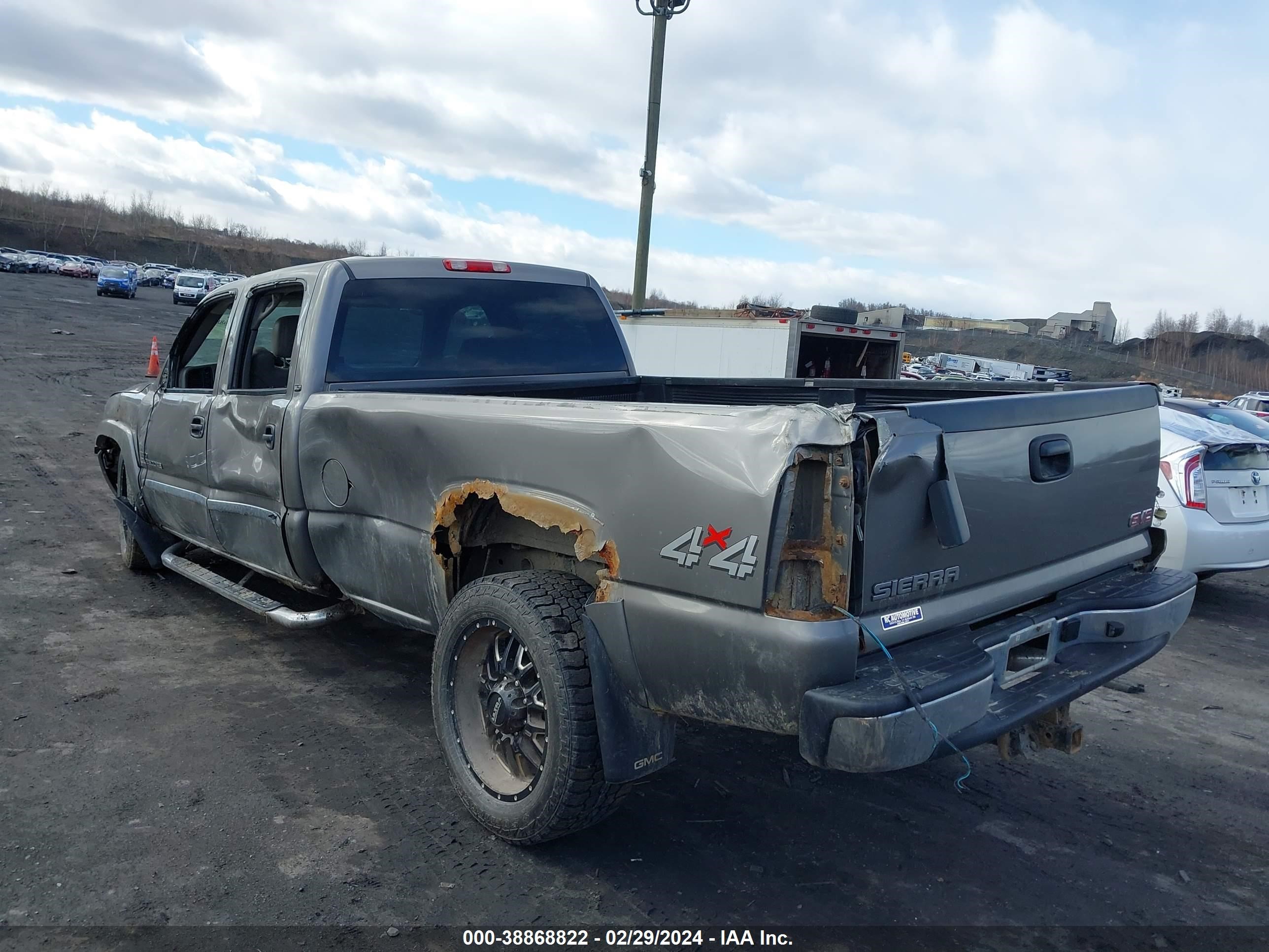 Photo 2 VIN: 1GTHK23D66F150496 - GMC SIERRA 